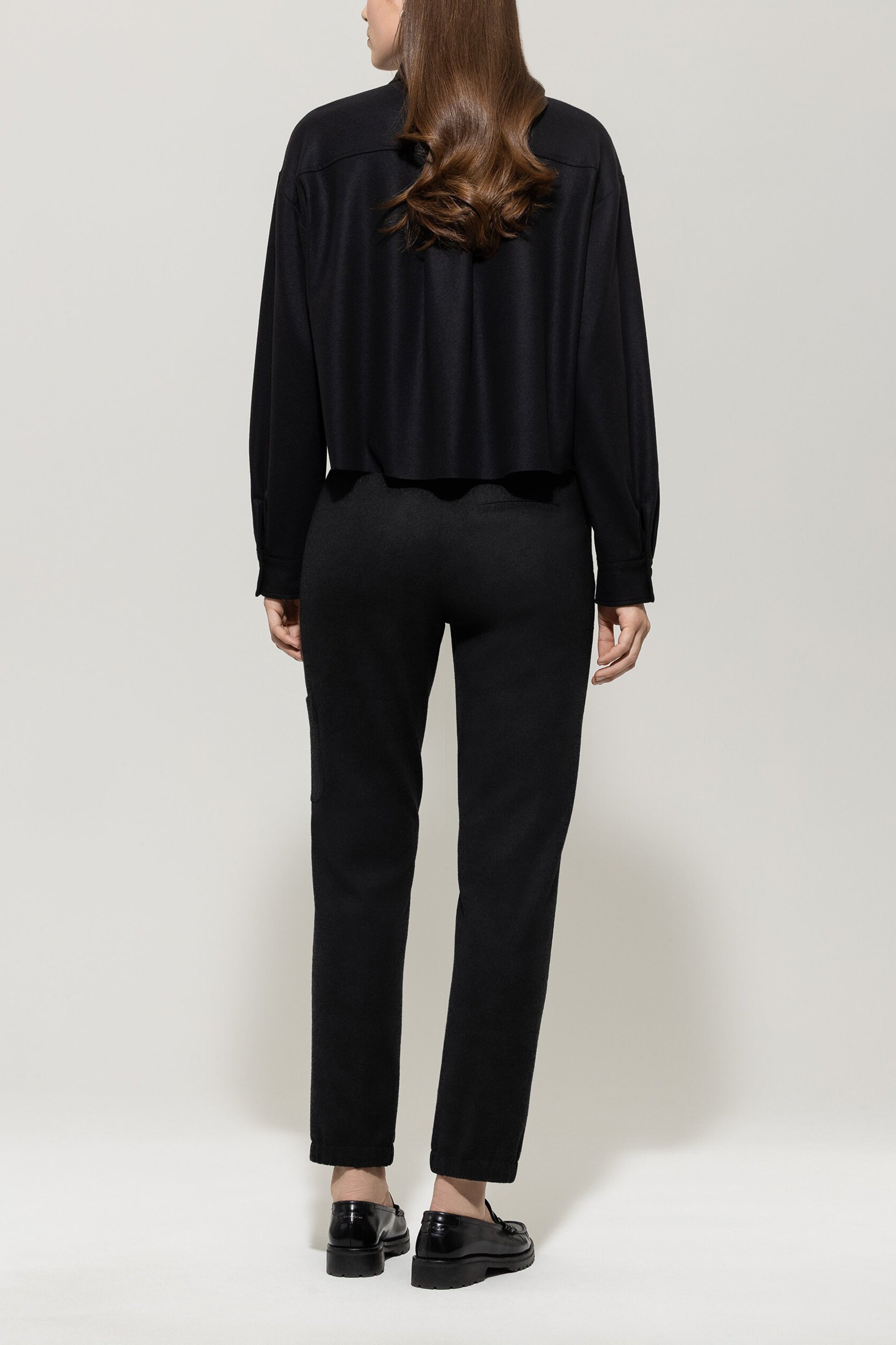 Tapered-Flanell-Joggpants - deep black - Standard | Model Rück