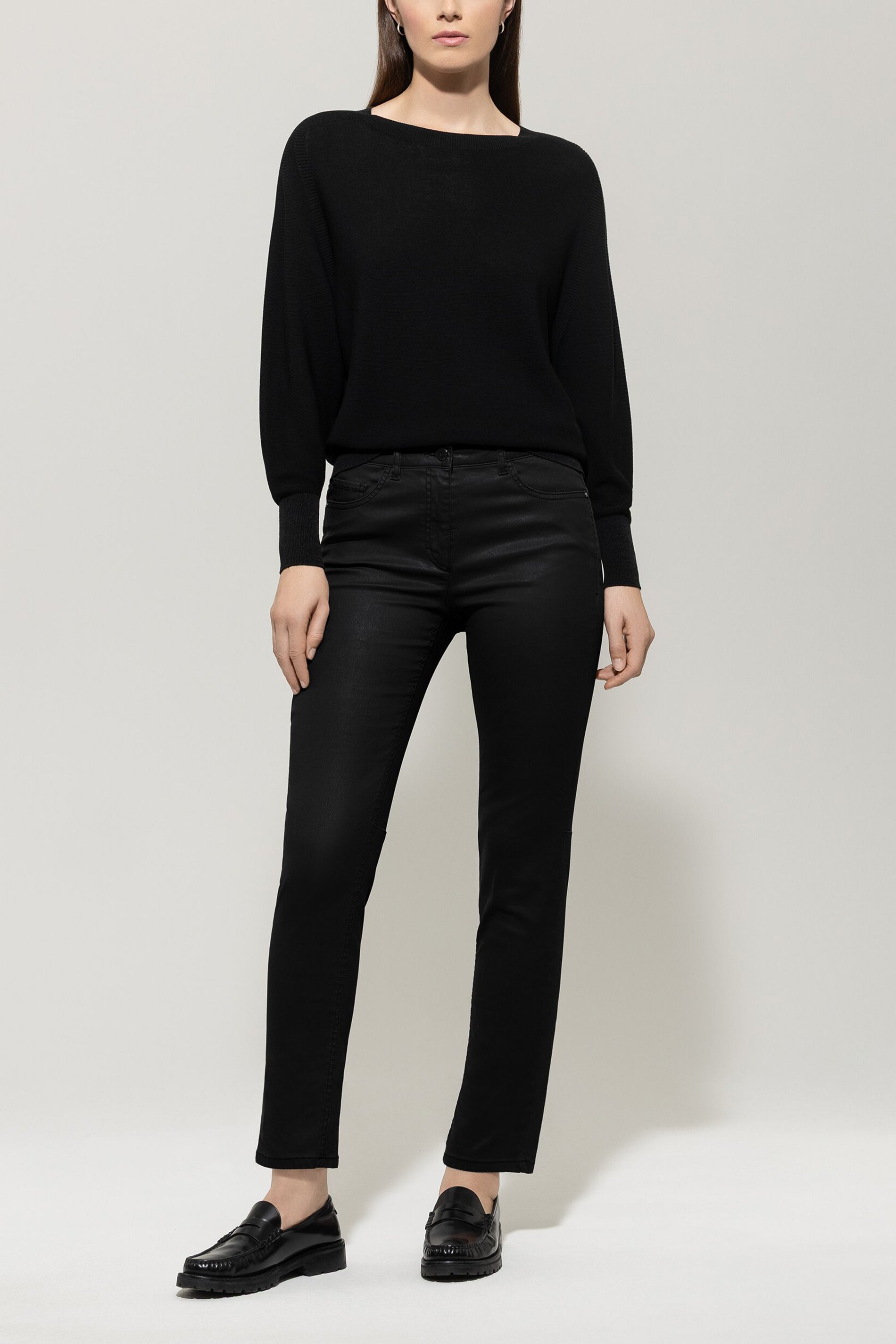 Tapered-Pants in Leder-Optik - deep black - Standard | Model Front