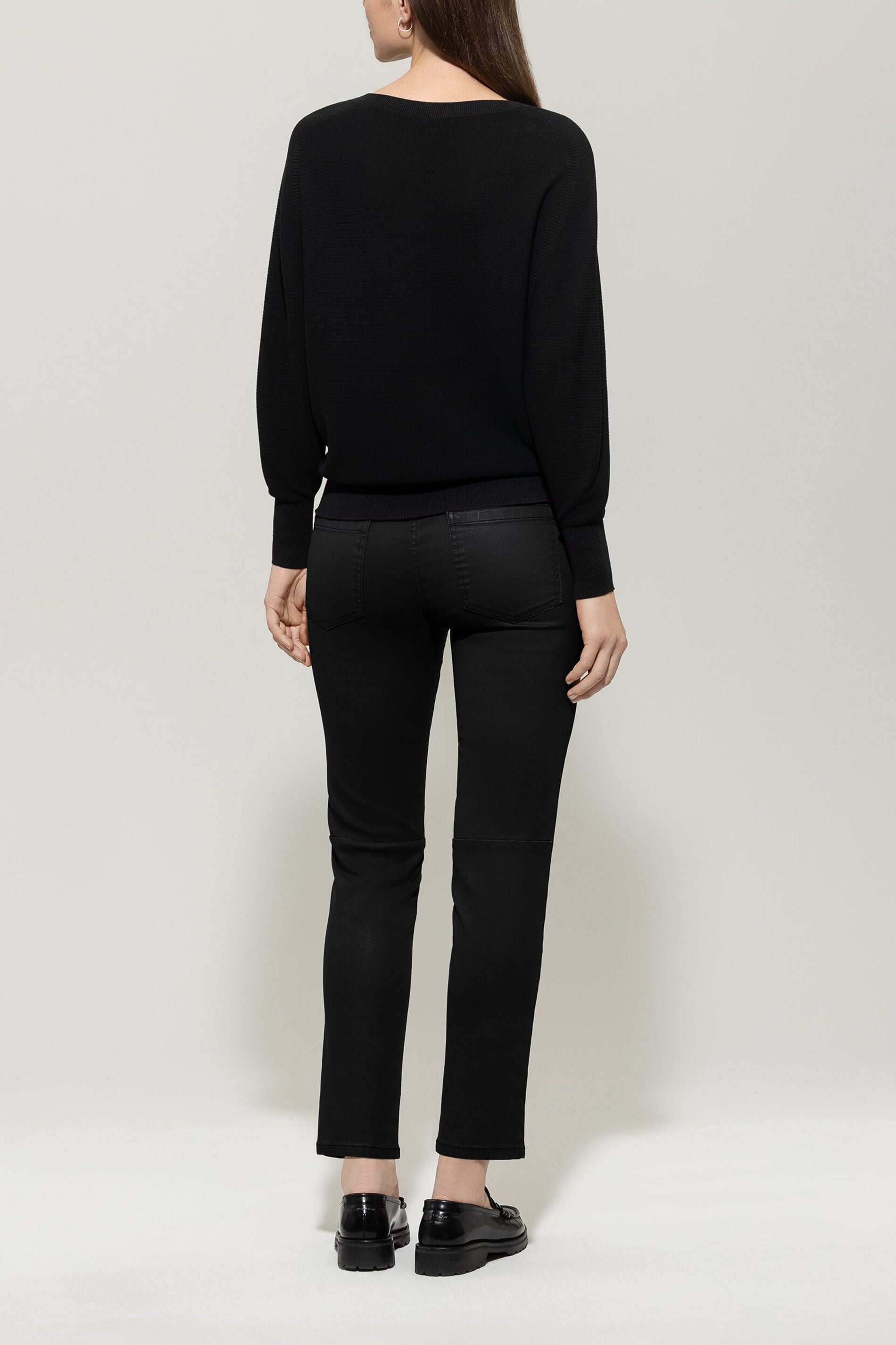 Tapered-Pants in Leder-Optik - deep black - Standard | Model Rück