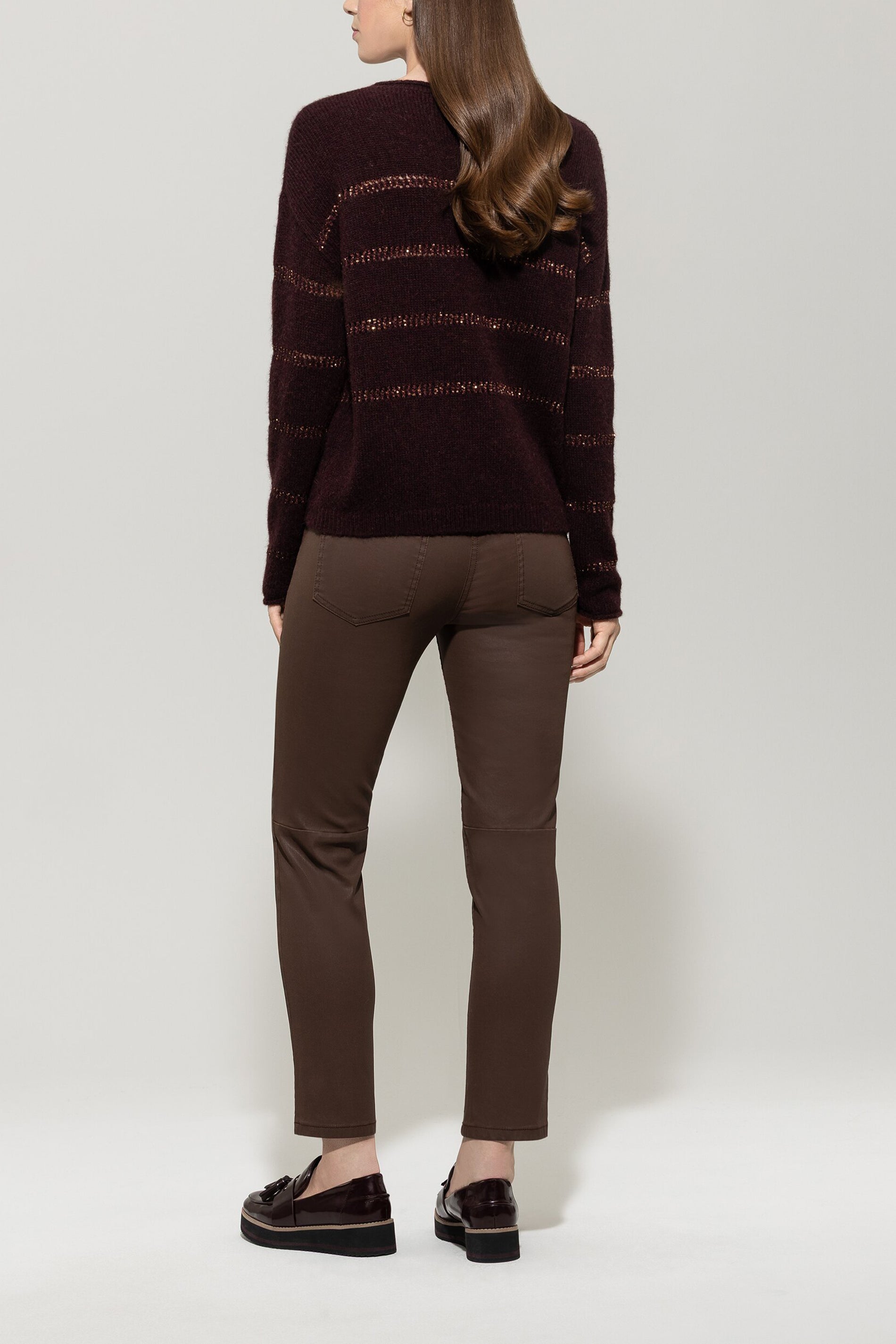 Tapered-Pants in Leder-Optik - walnut - Standard | Model Rück