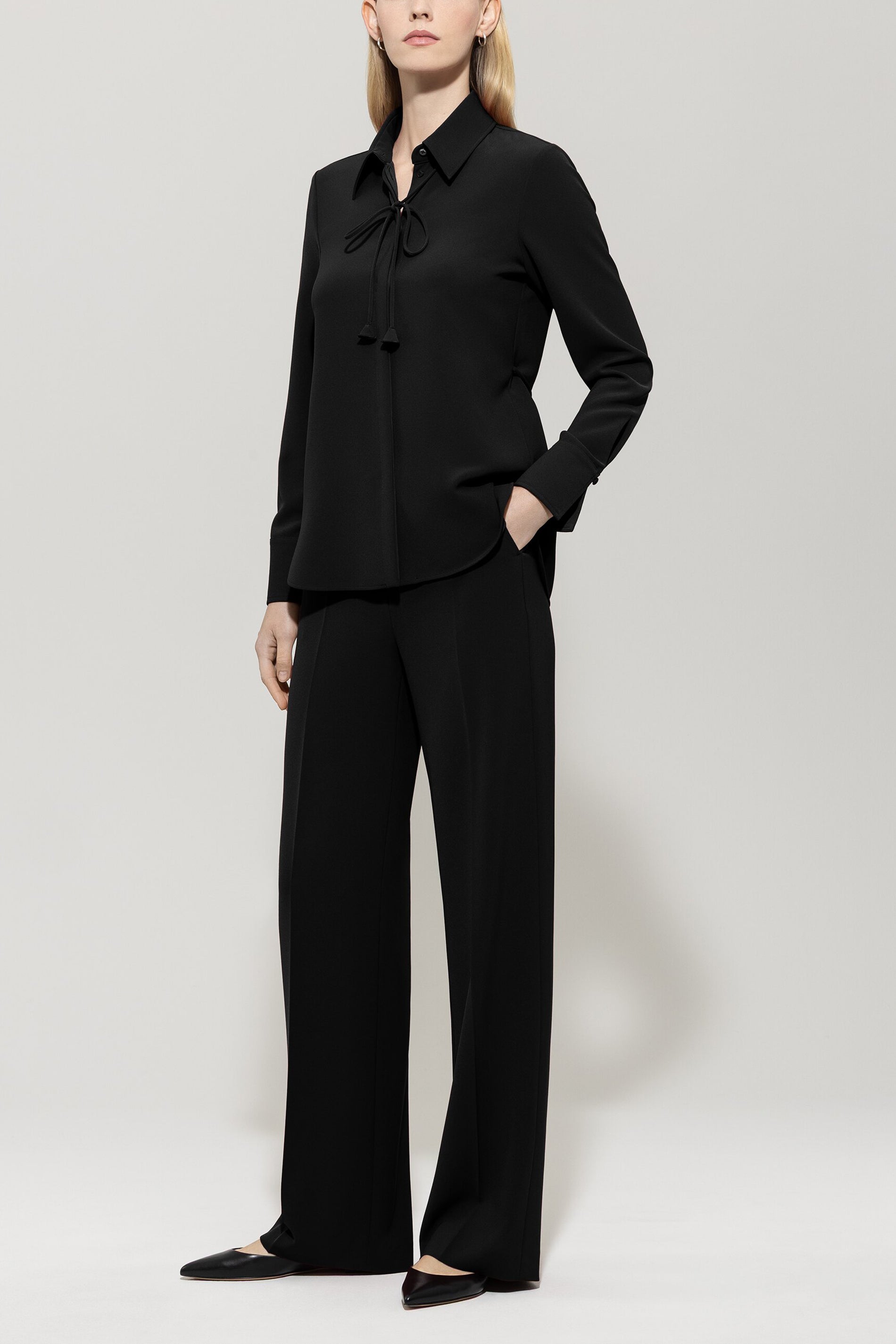 Easy-Wideleg-Pants - deep black - Standard | Model Front