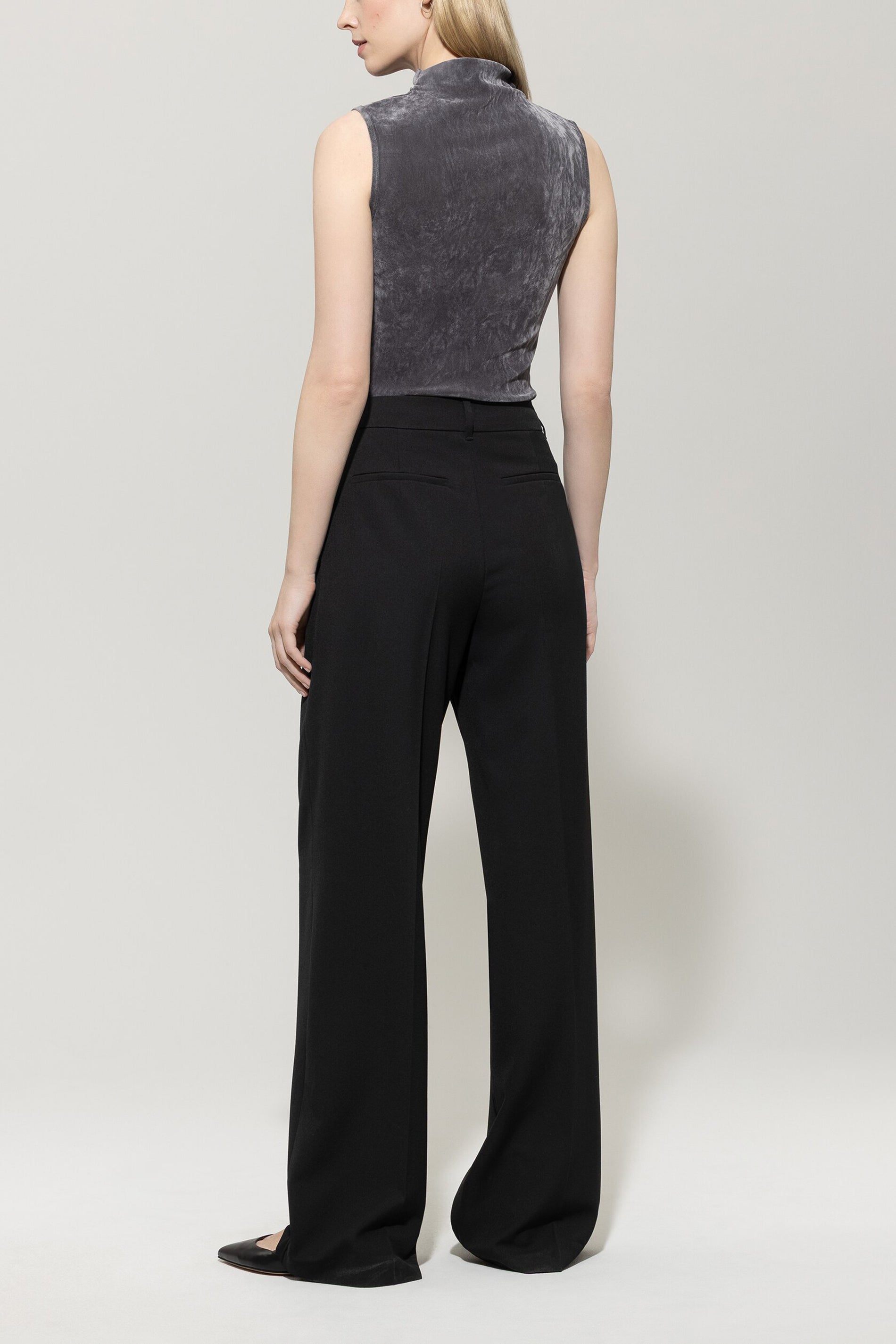 Wideleg-Pants mit Bundfalten - deep black - Standard | Model Rück