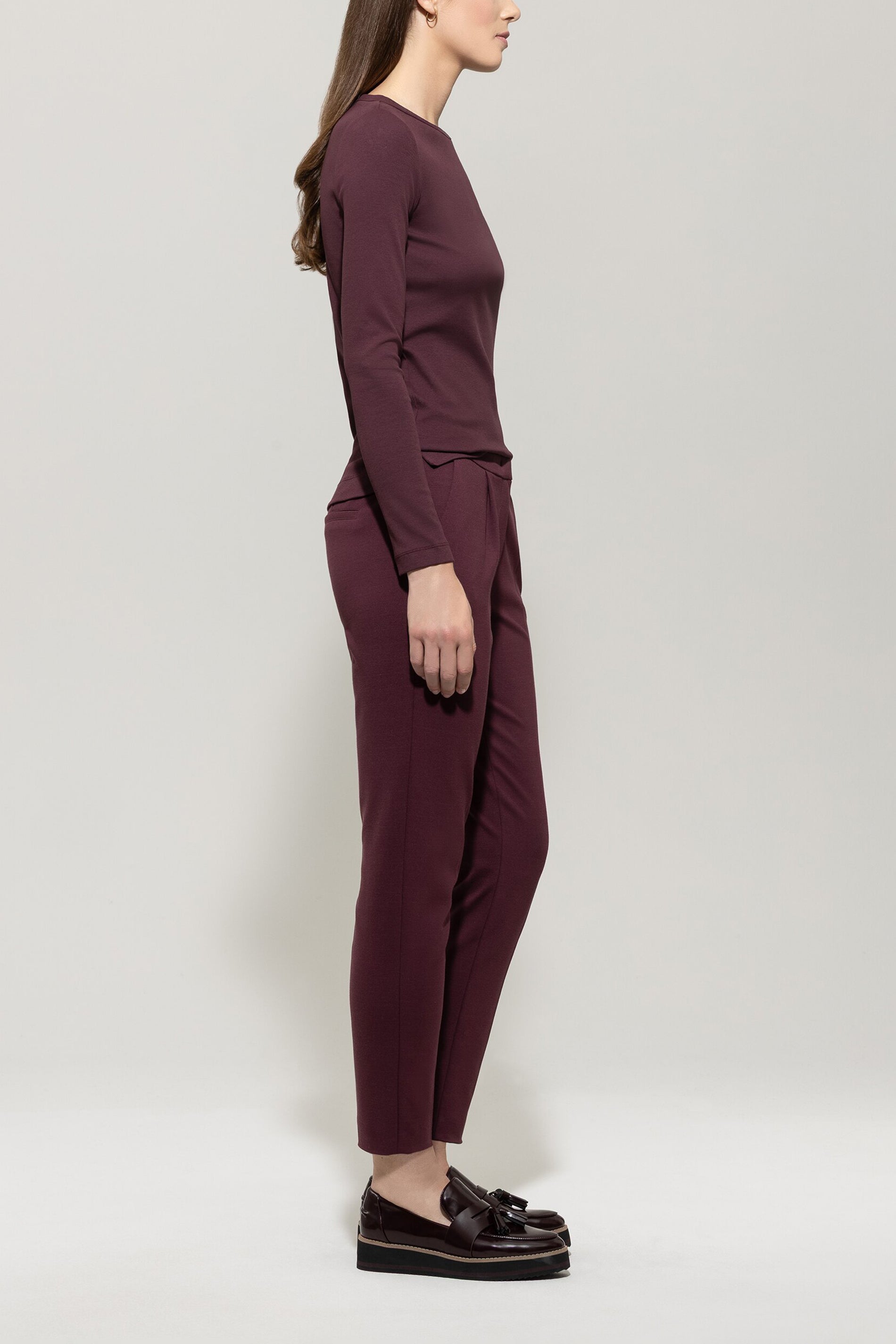 Tapered-Pants aus Punto-Milano - burgundy - Standard | Model Seite