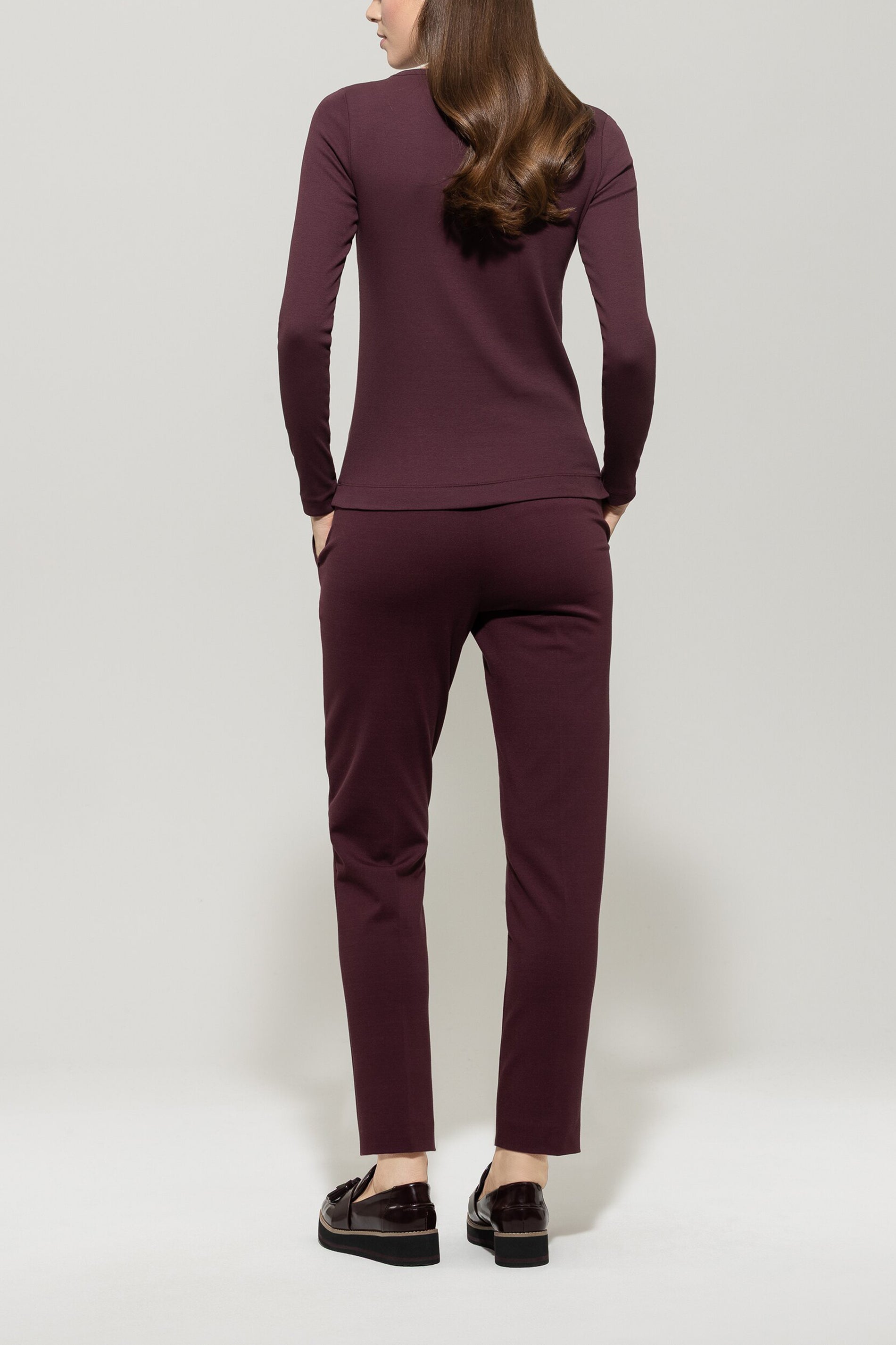 Tapered-Pants aus Punto-Milano - burgundy - Standard | Model Rück