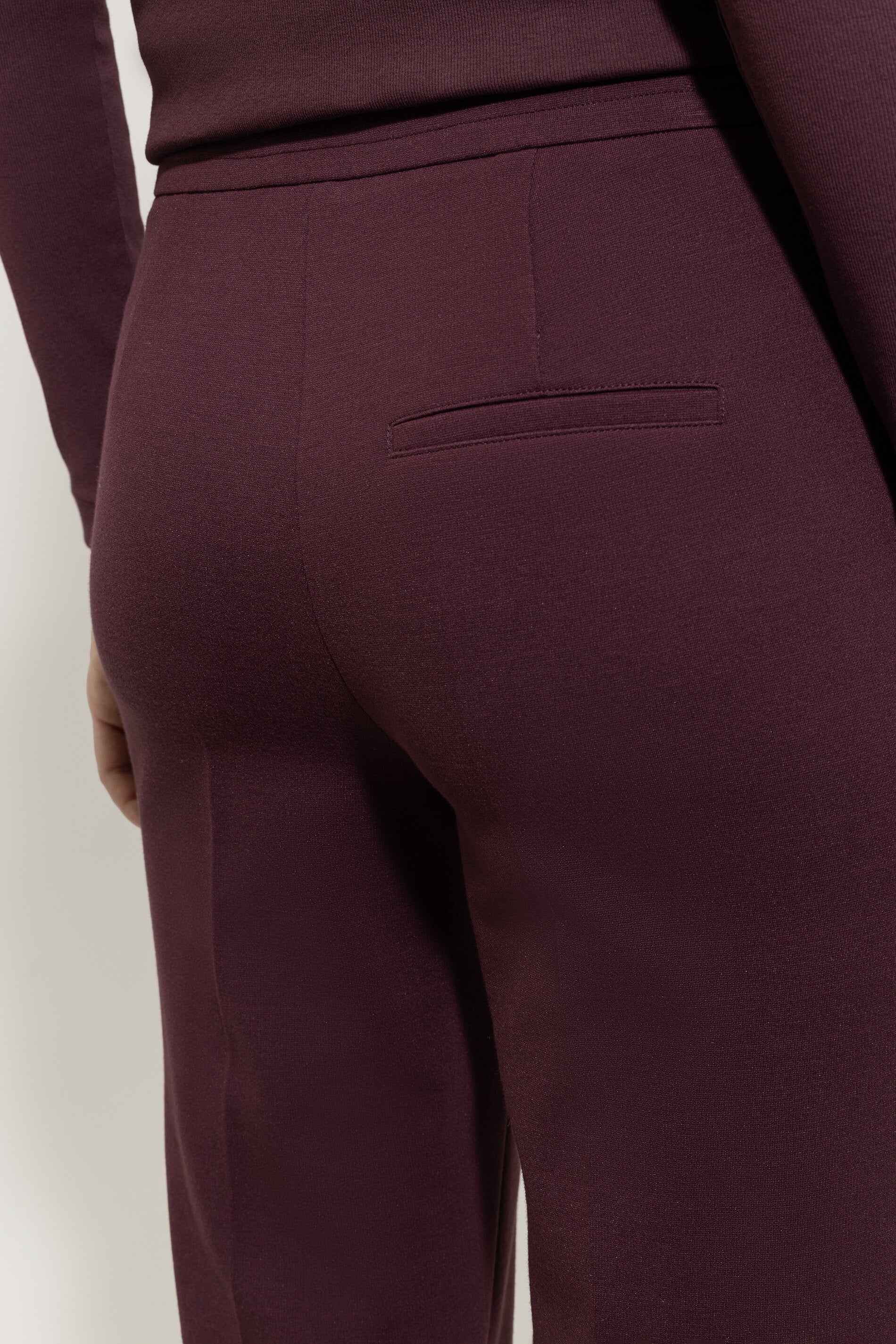 Tapered-Pants aus Punto-Milano - burgundy - Standard | Model Detail