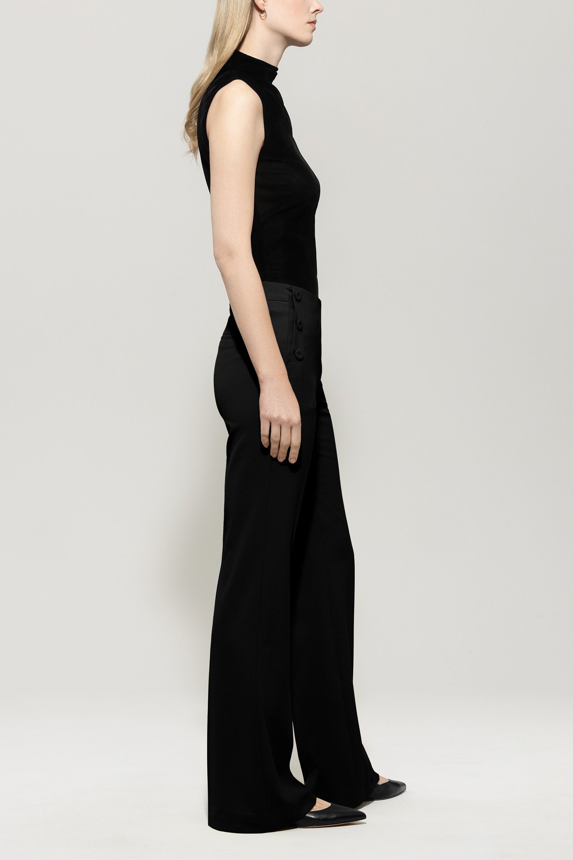 Bootcut-Sailor-Pants - deep black - Standard | Model Seite