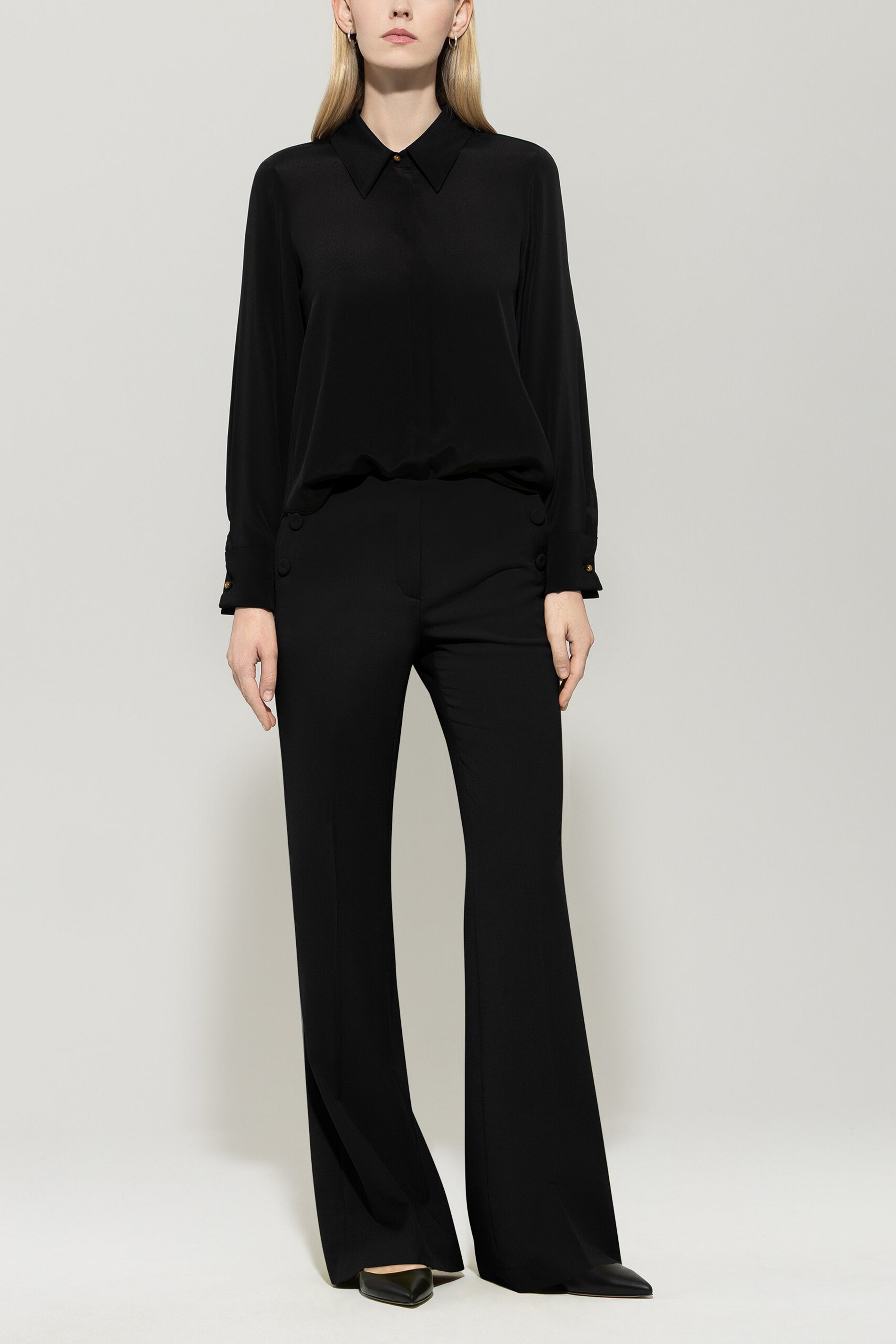 Bootcut-Sailor-Pants - deep black - mit Knöpfen | Model Front