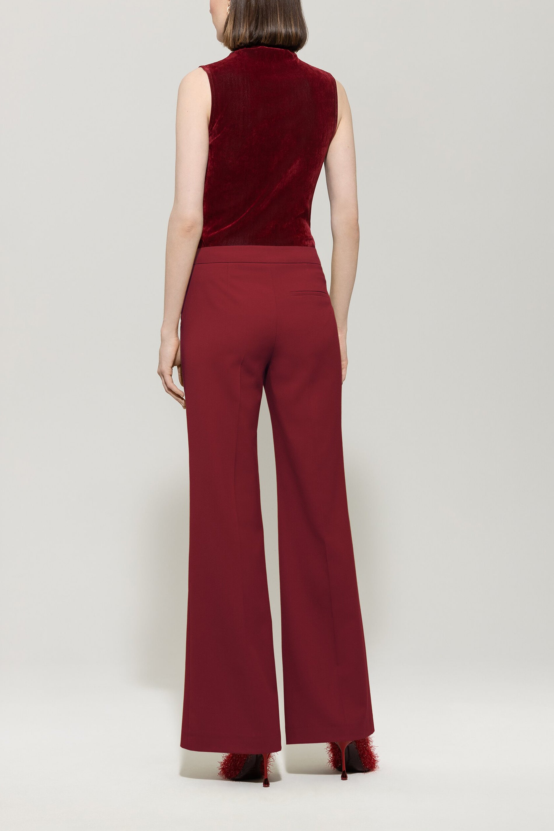 Bootcut-Sailor-Pants - berry red - mit Knöpfen | Model Rück