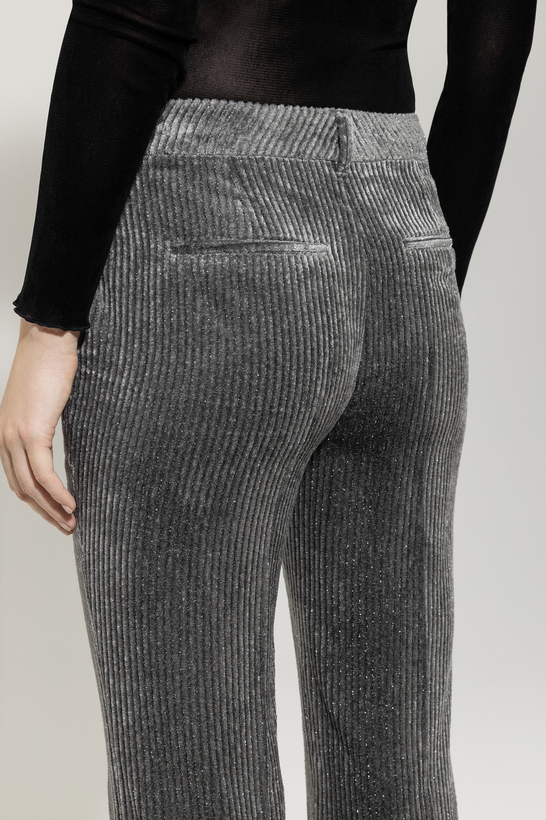 Flared-Glitzer-Cord-Pants - urban grey - Standard | Model Detail