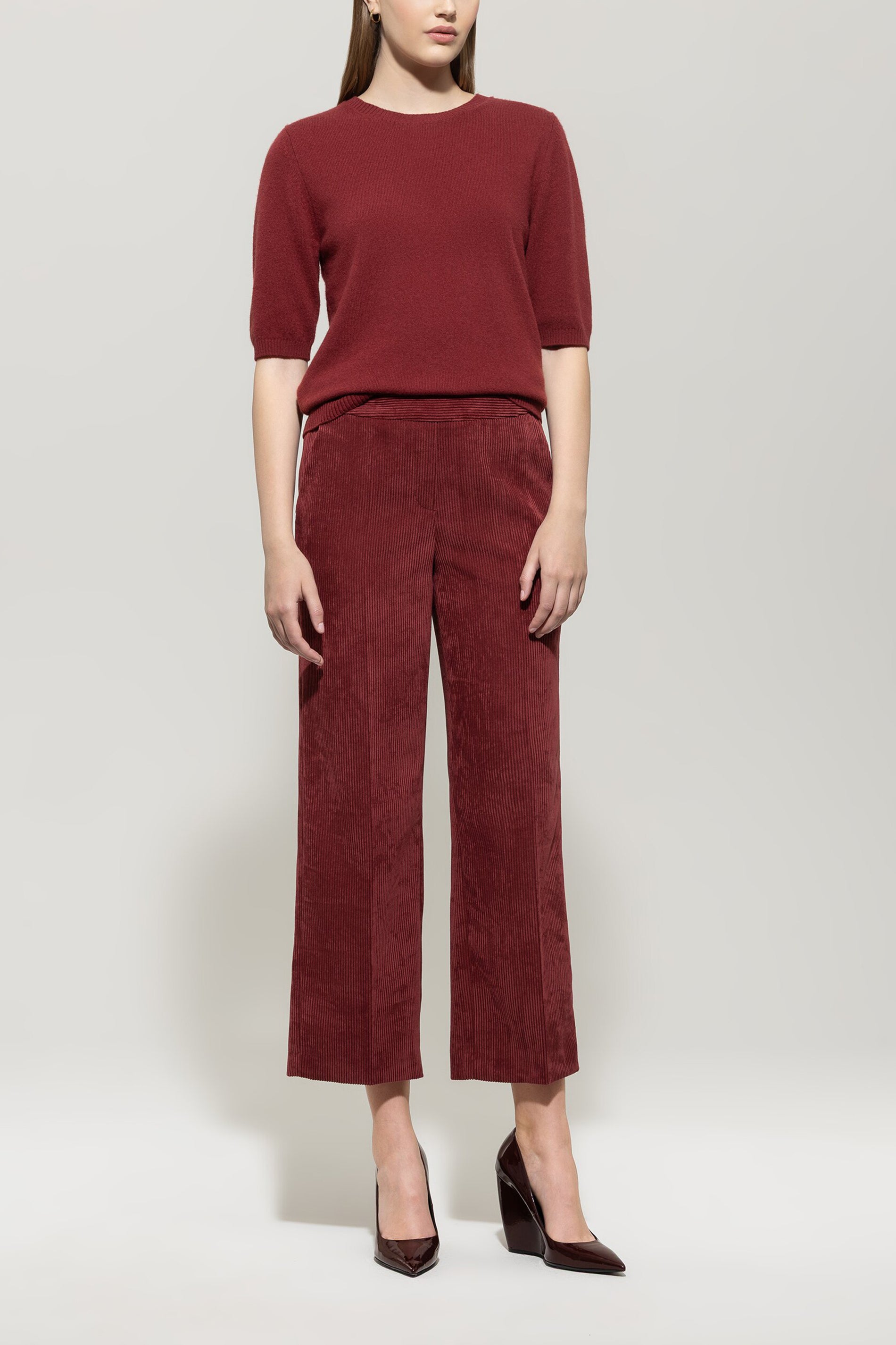 Cord-Wideleg-Joggpants - berry red - ohne Bund | Model Front