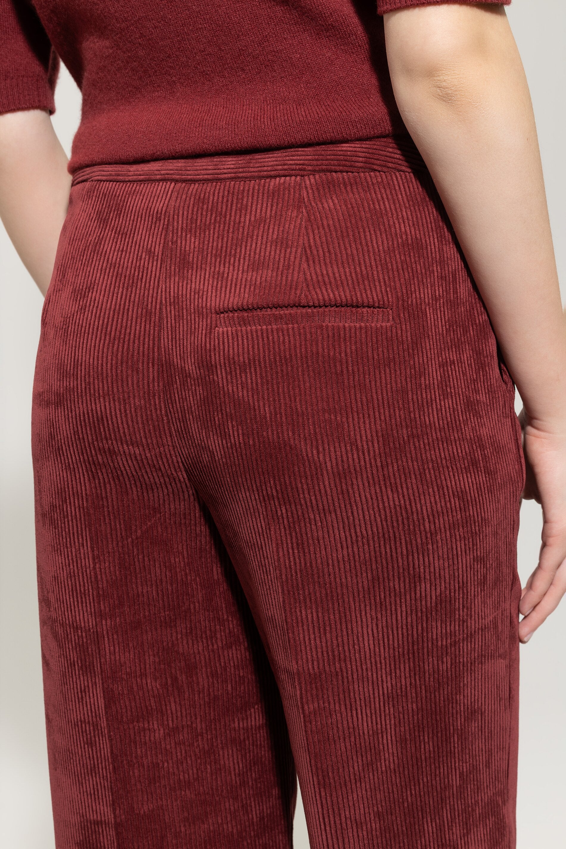 Cord-Wideleg-Joggpants - berry red - ohne Bund | Model Detail