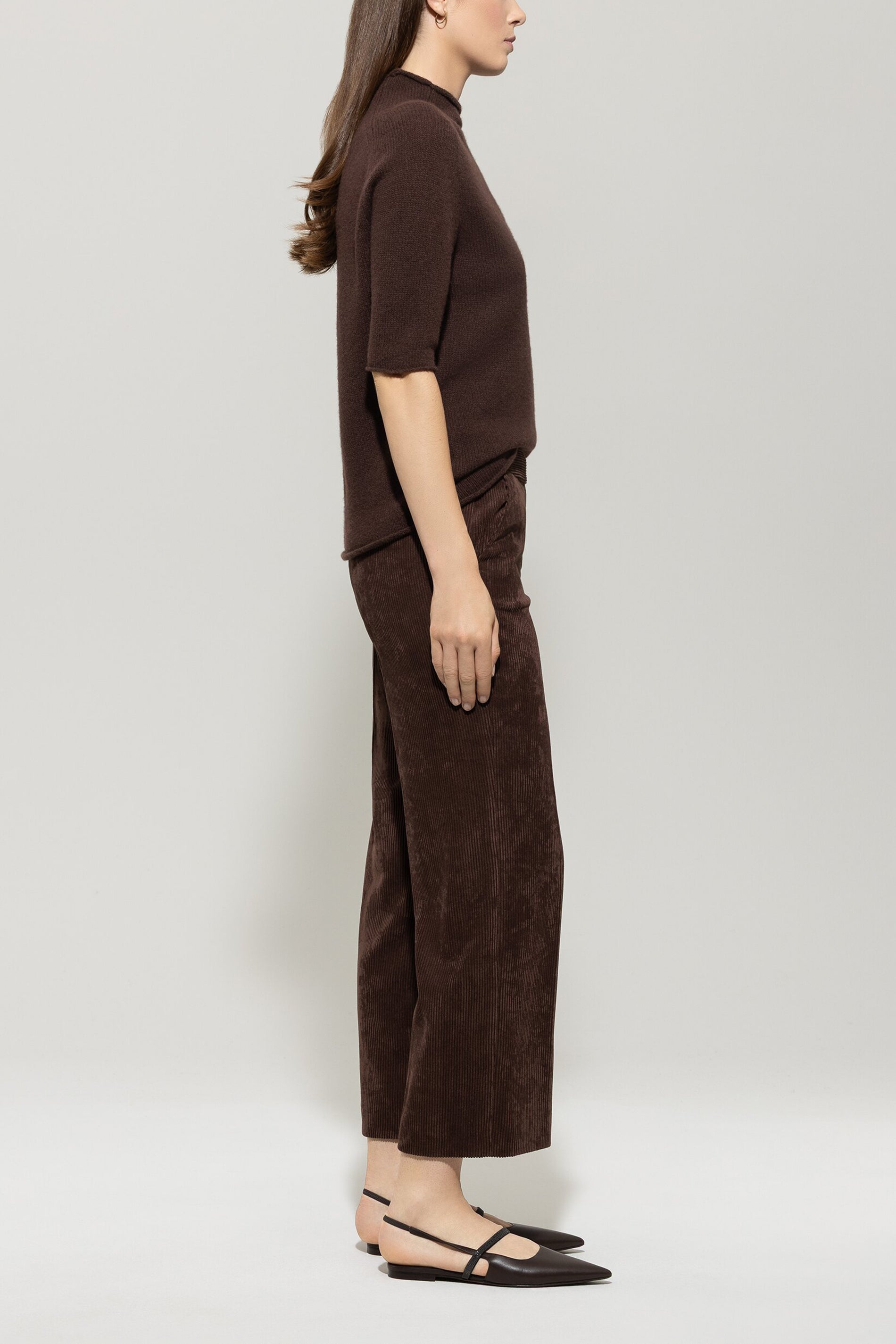 Cord-Wideleg-Joggpants - espresso - ohne Bund | Model Seite