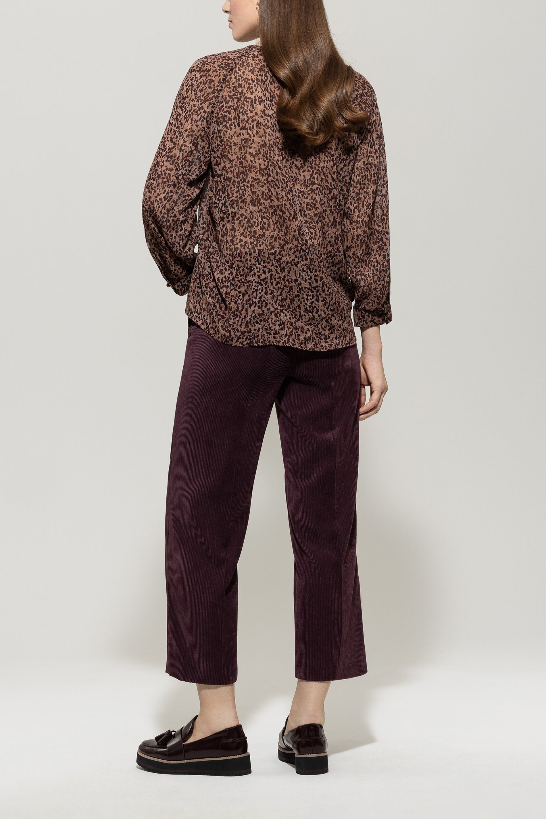 Cord-Wideleg-Joggpants - burgundy - ohne Bund | Model Rück