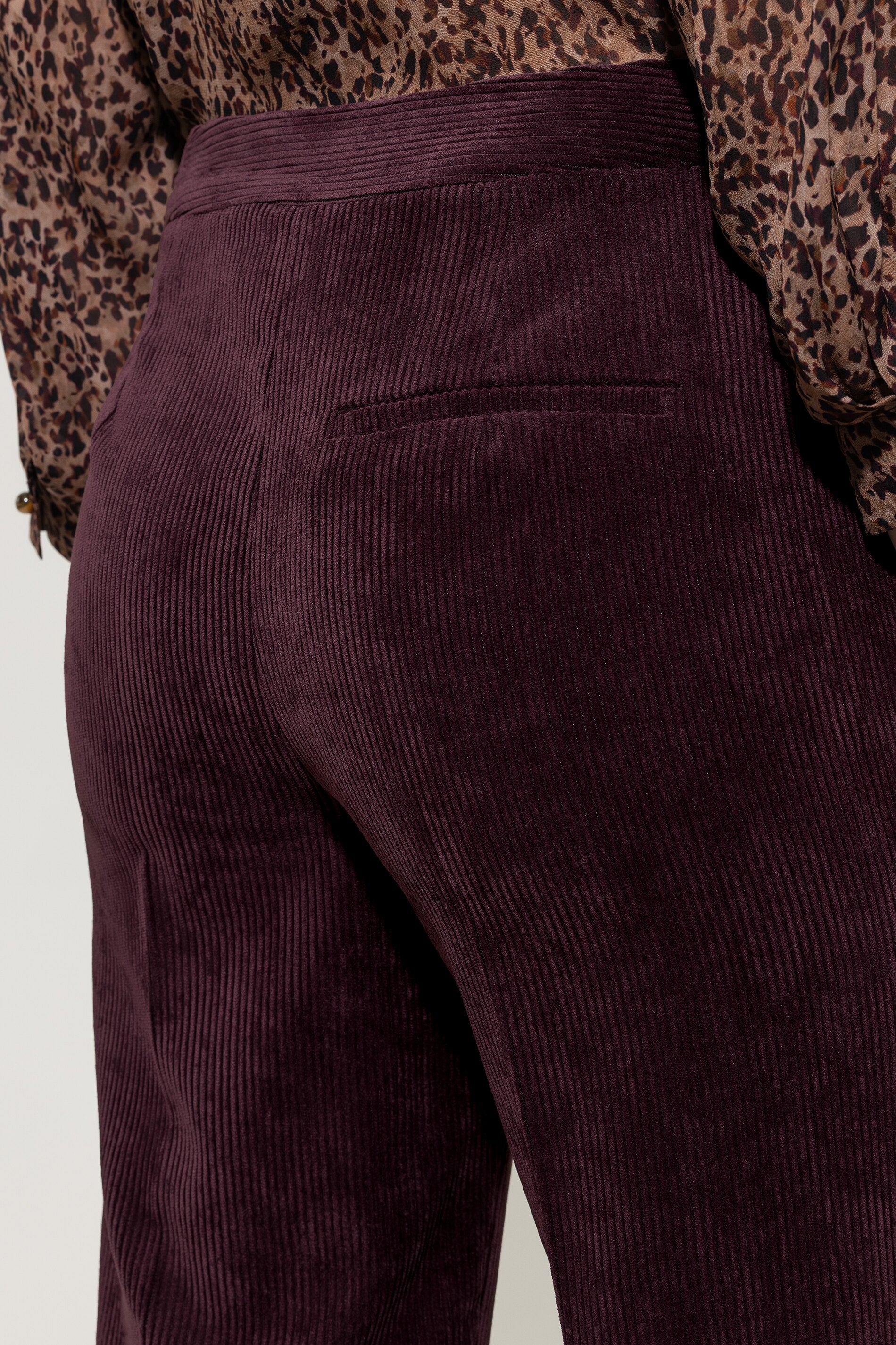 Cord-Wideleg-Joggpants - burgundy - ohne Bund | Model Detail