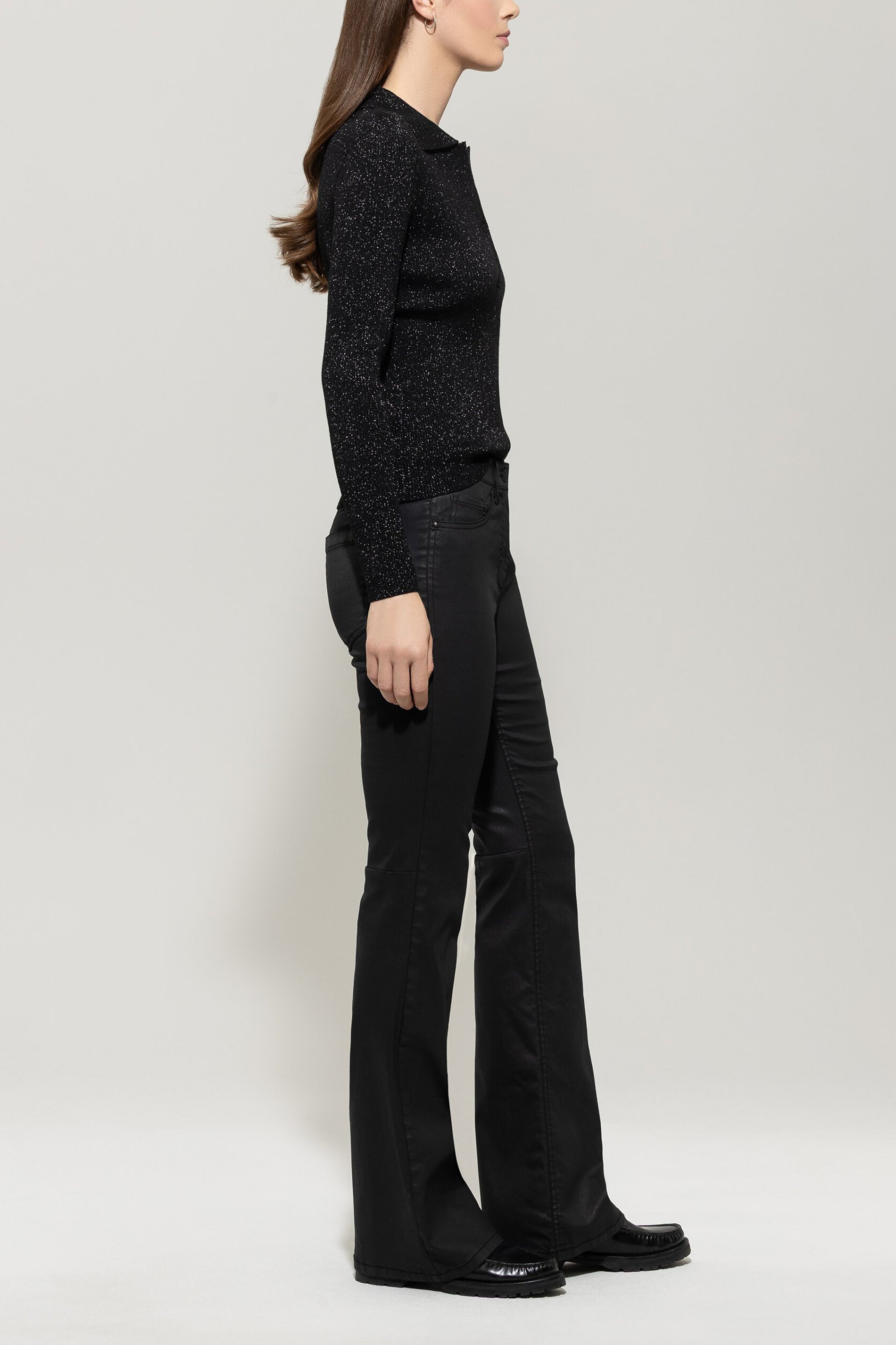 Flared-Pants in Leder-Optik - deep black - Standard | Model Seite