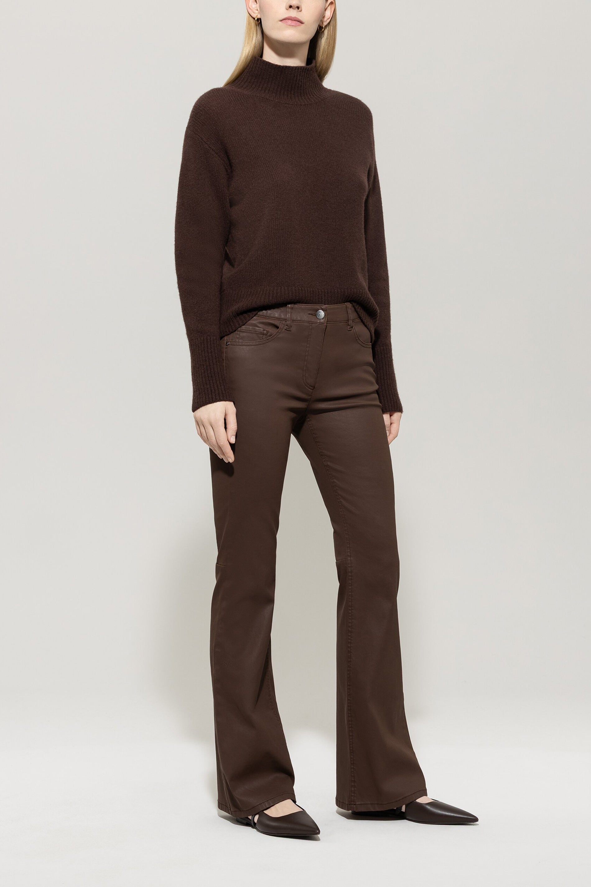 Flared-Pants in Leder-Optik - walnut - Standard | Model Front