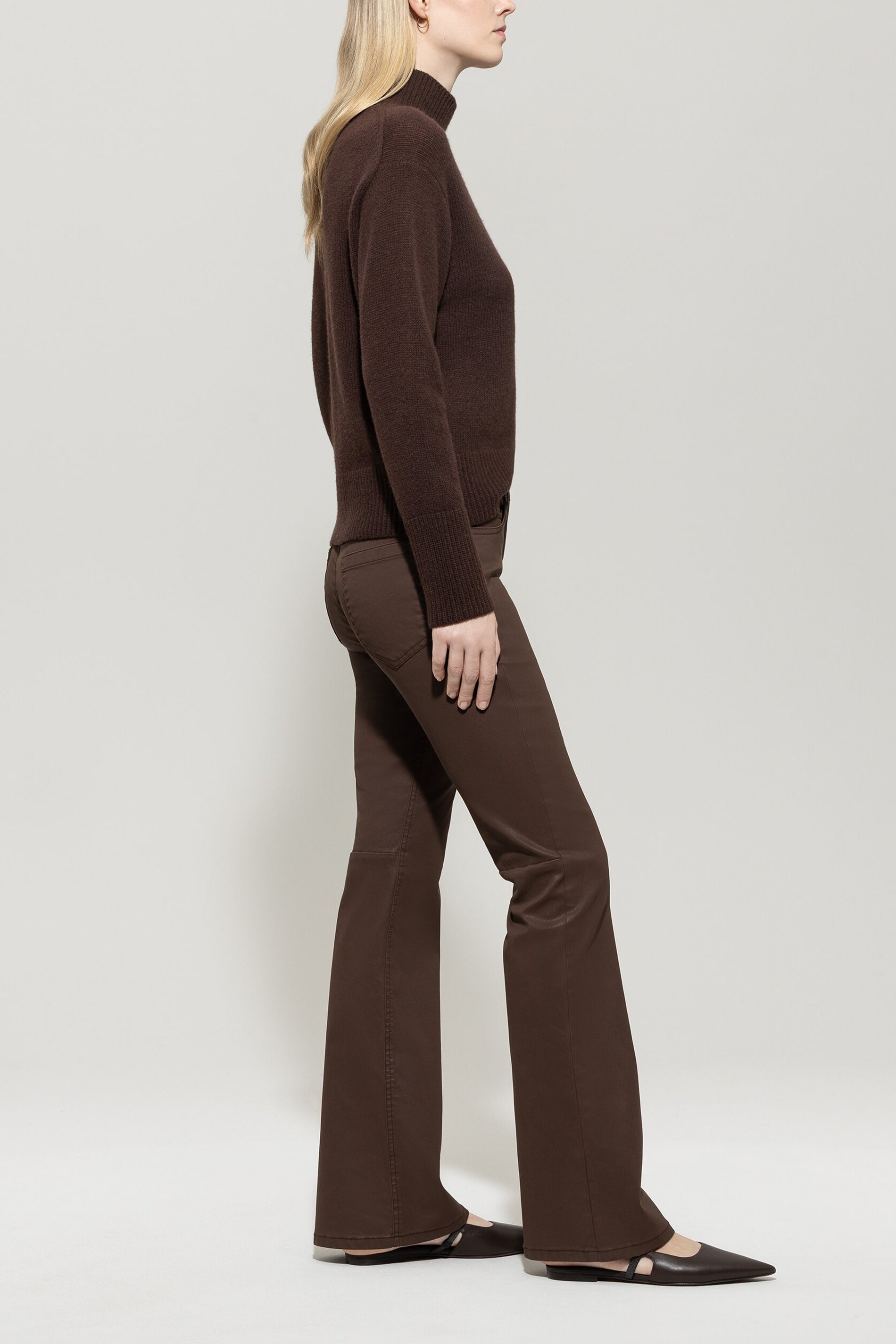 Flared-Pants in Leder-Optik - walnut - Standard | Model Seite