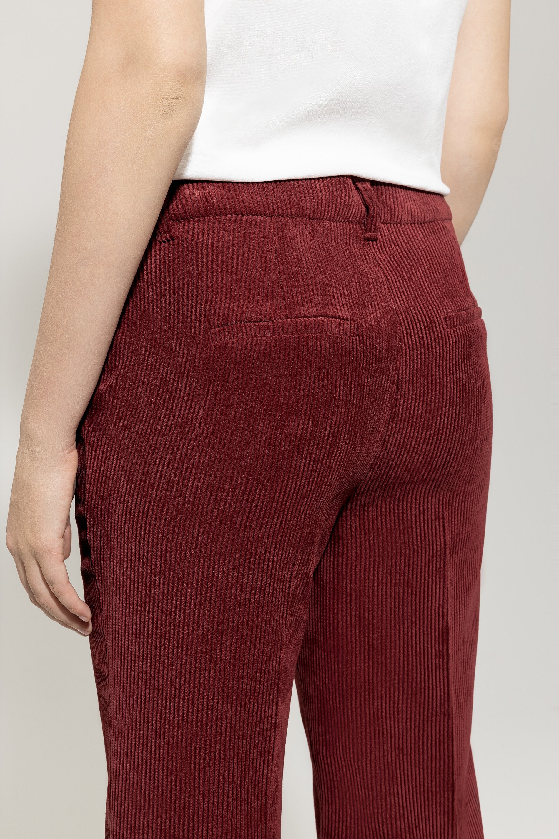 Flared-Cord-Pants - berry red - Standard | Model Detail