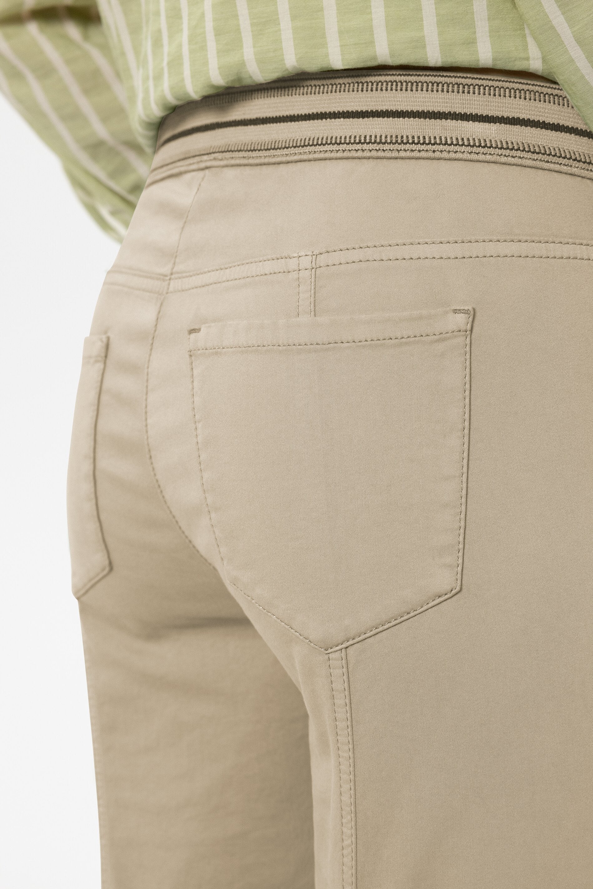 High-Stretch-Skinny-Denim - sand - Standard | Model Detail