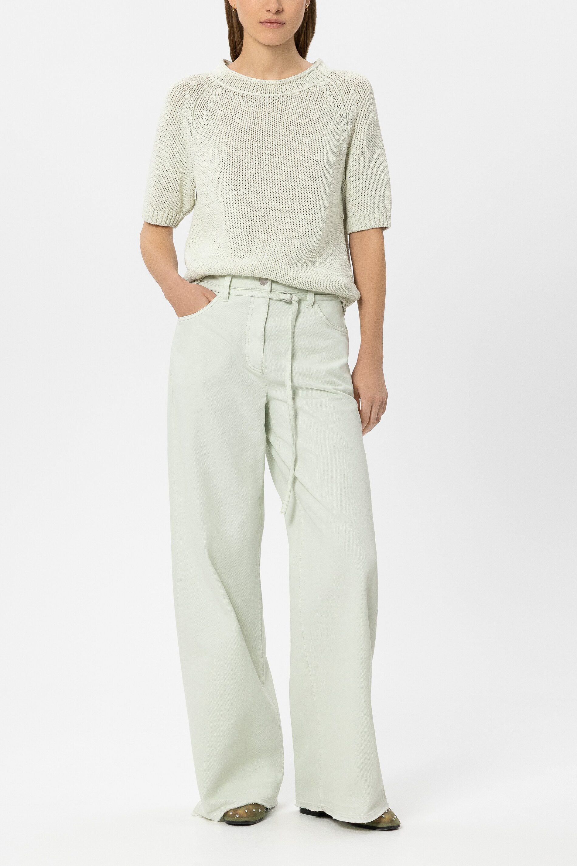 Wideleg-Denim mit Bindegürtel - pistachio - Standard | Model Front