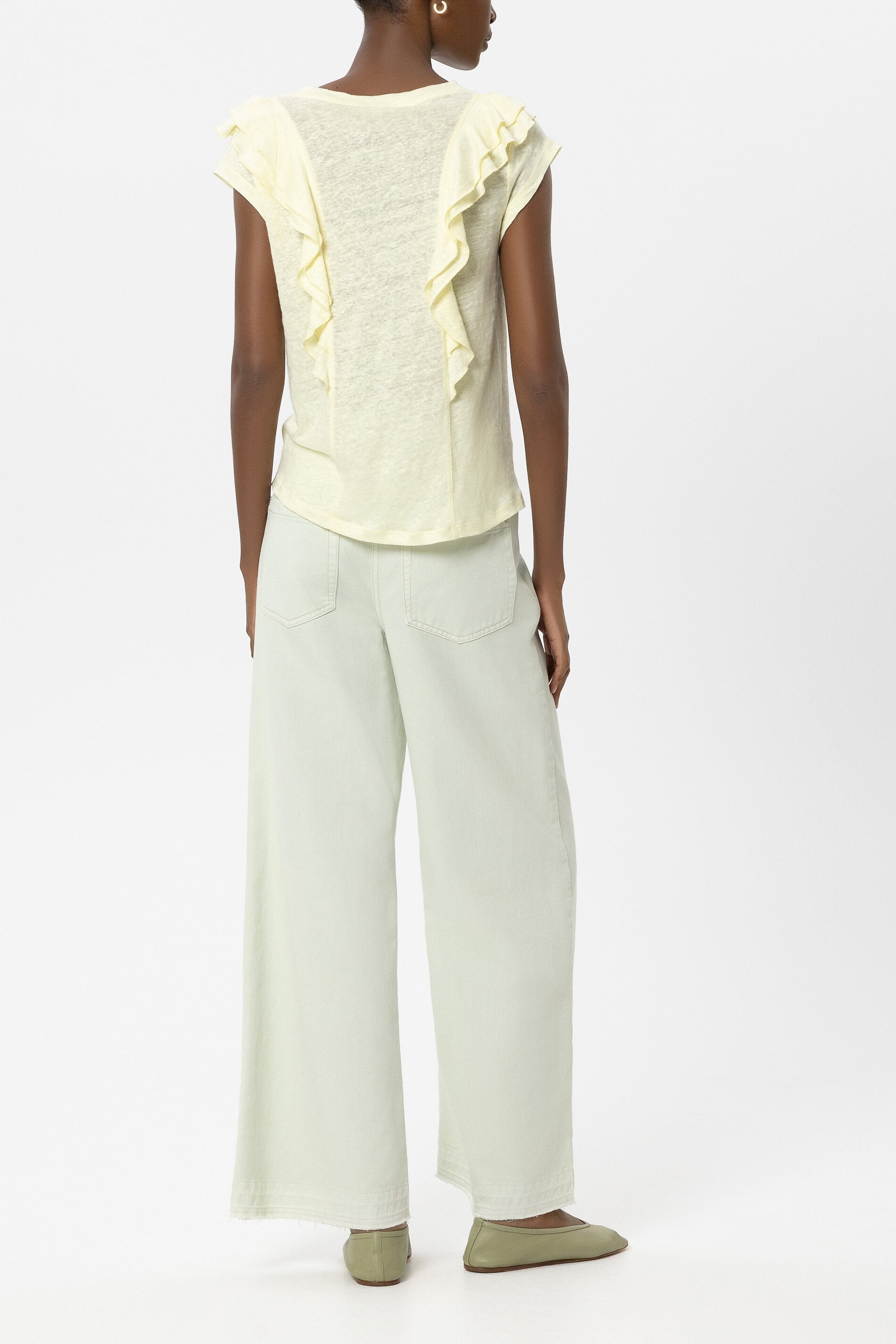 Wideleg-Denim mit Bindegürtel - pistachio - kurze Version | Model Rück