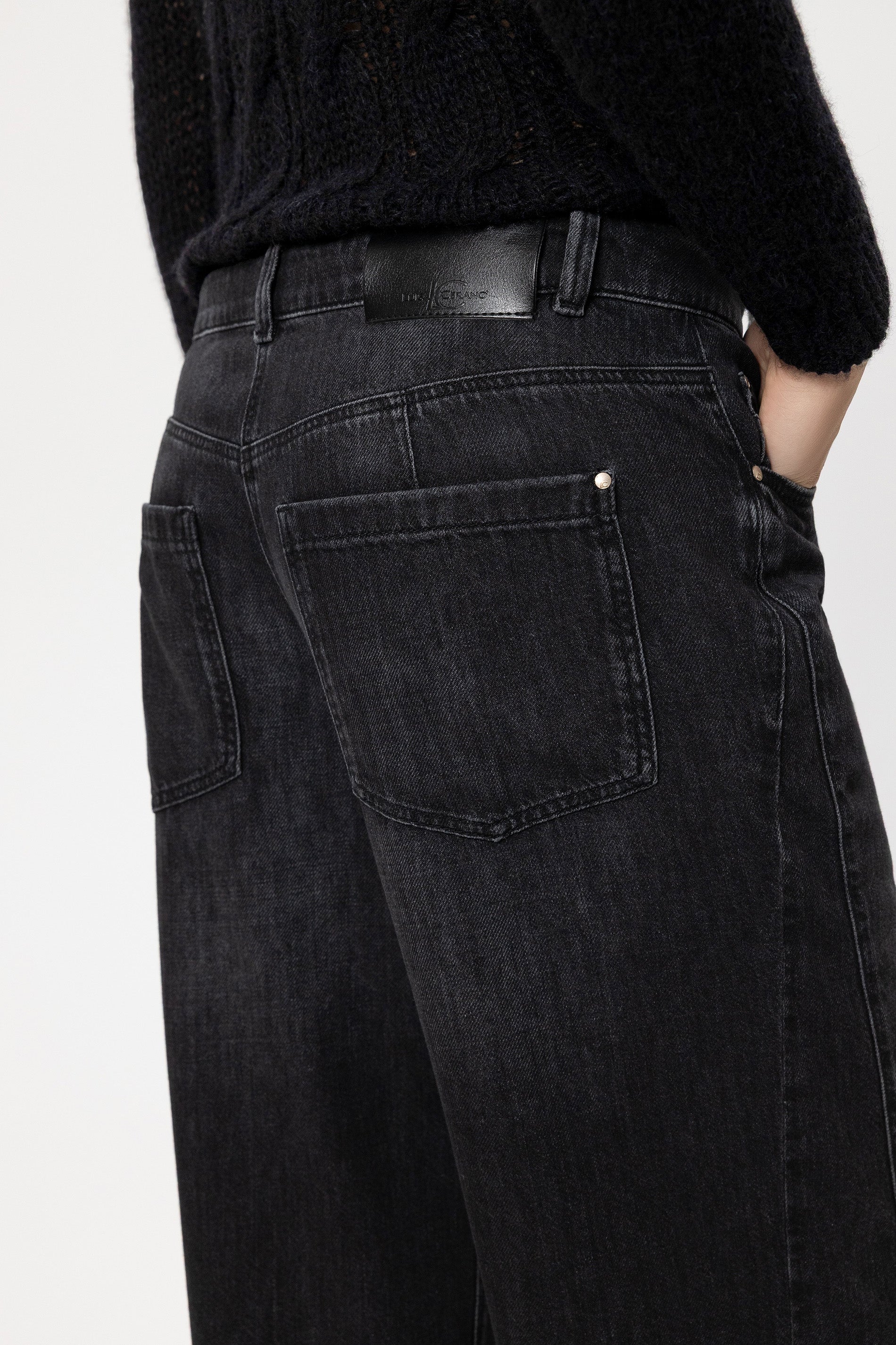 Wideleg-Black-Denim - pure black - Standard | Model Detail