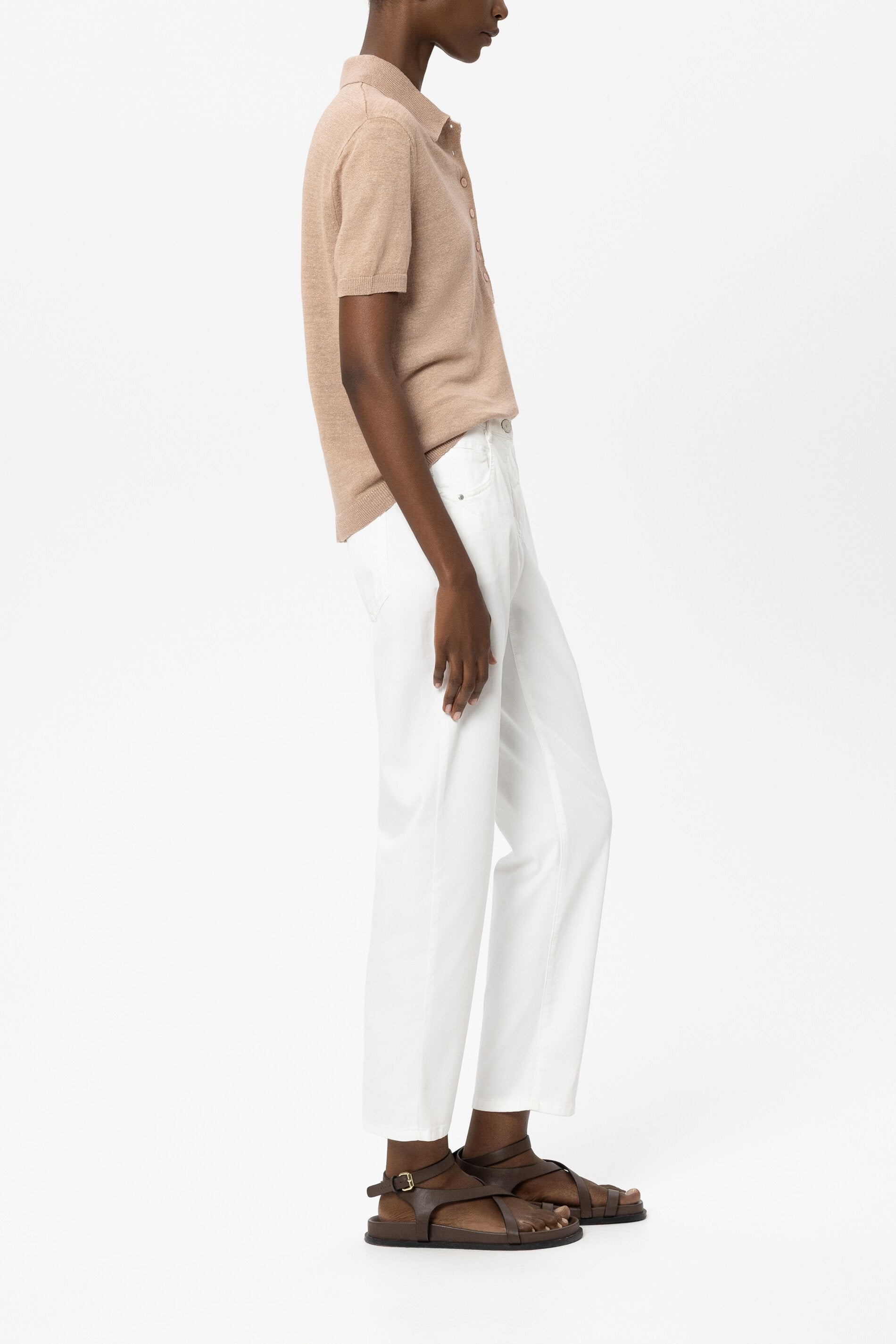 High-Stretch-Tapered-Denim - white - Standard | Model Seite