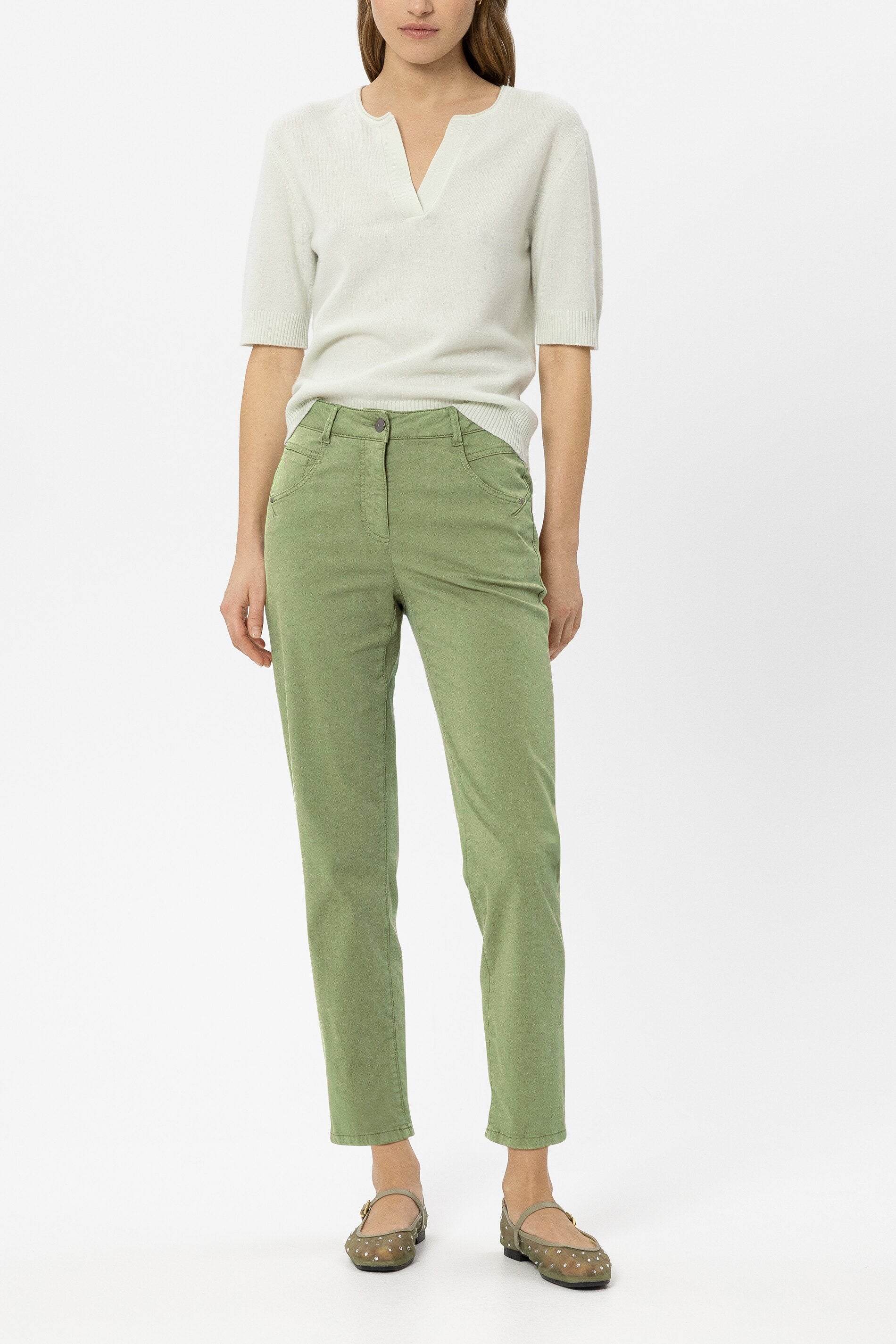 High-Stretch-Tapered-Denim - moss green - Standard | Model Front
