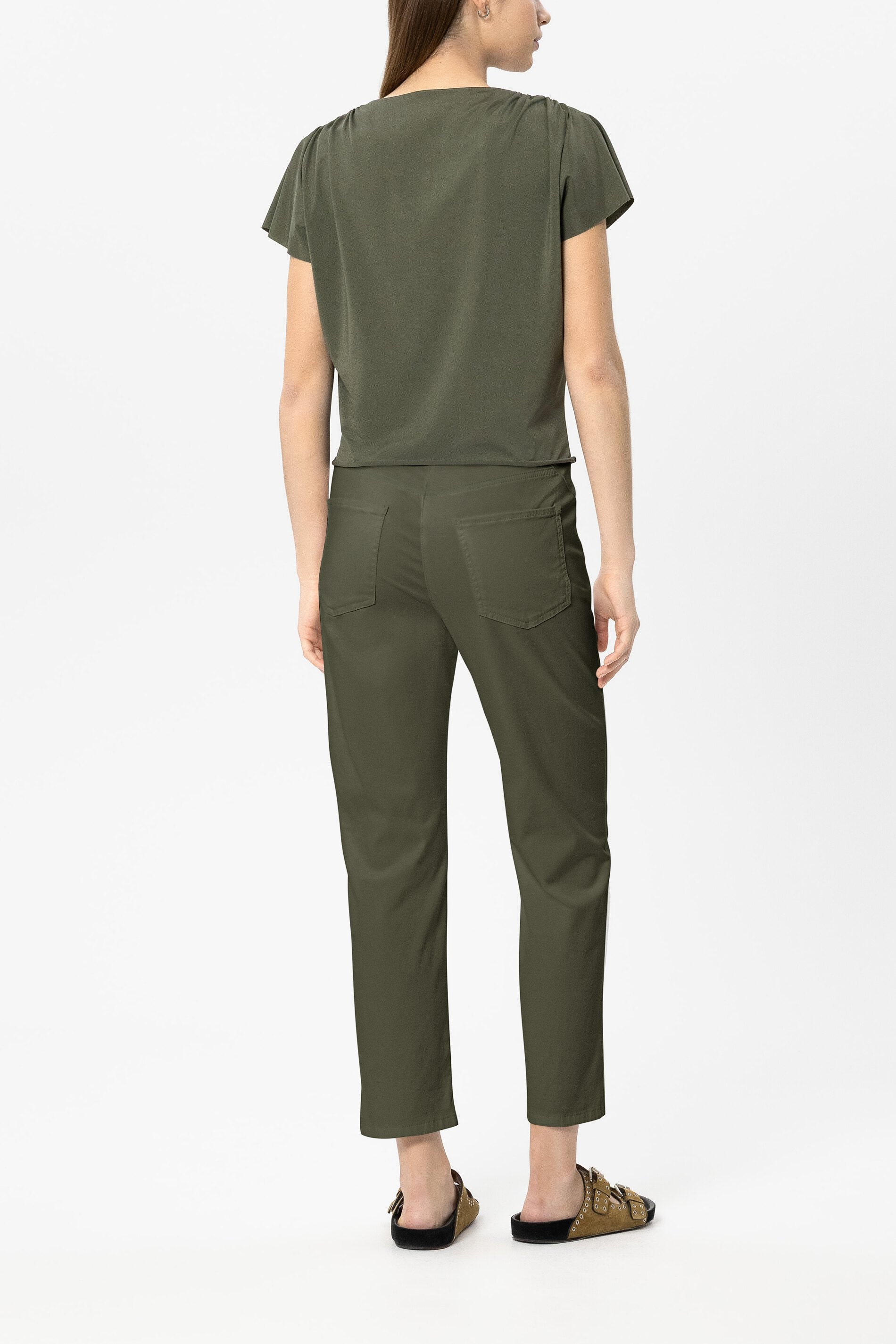 High-Stretch-Tapered-Denim - khaki - Standard | Model Rück