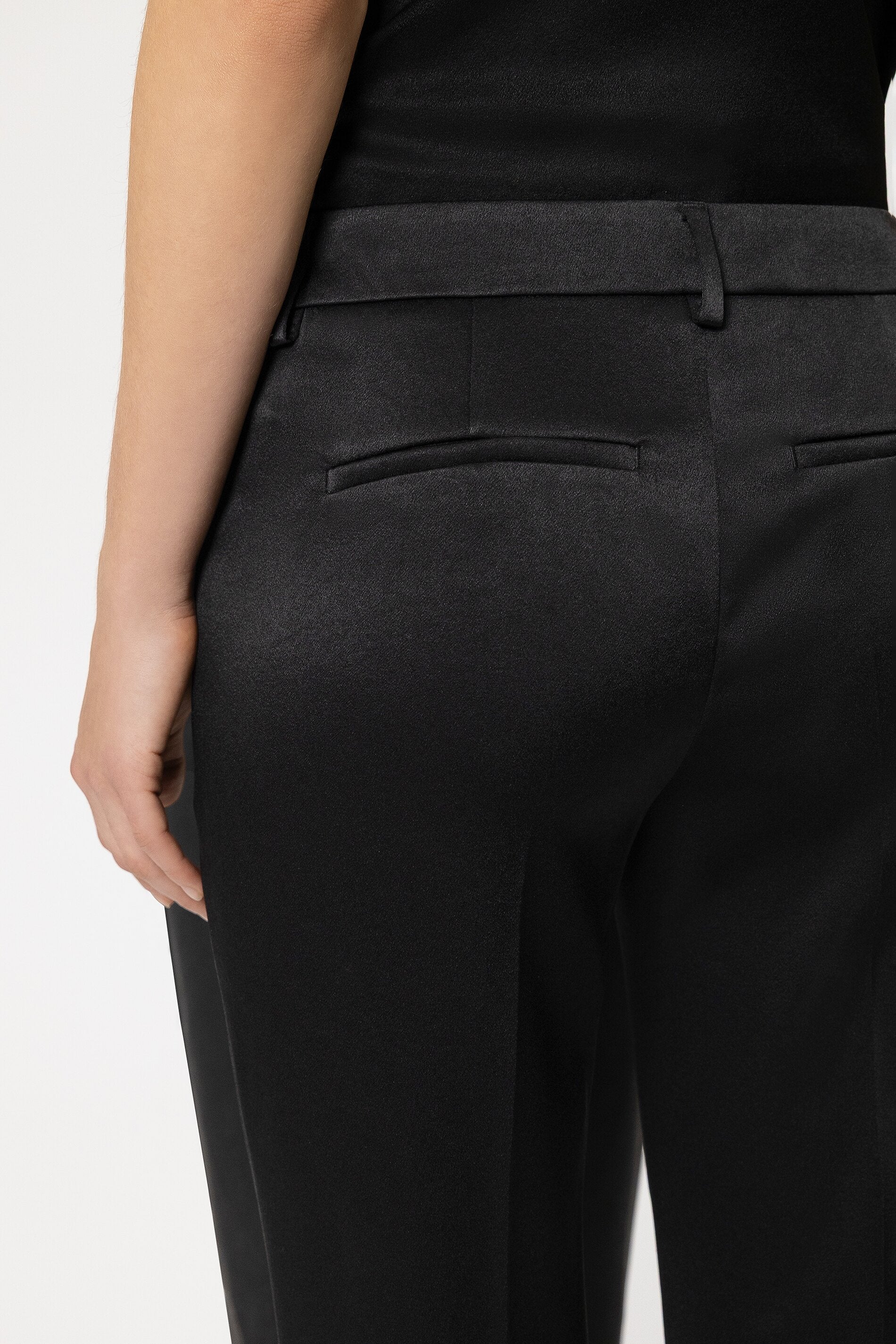 Flared-Pants in Satin-Optik - black - Standard | Model Detail