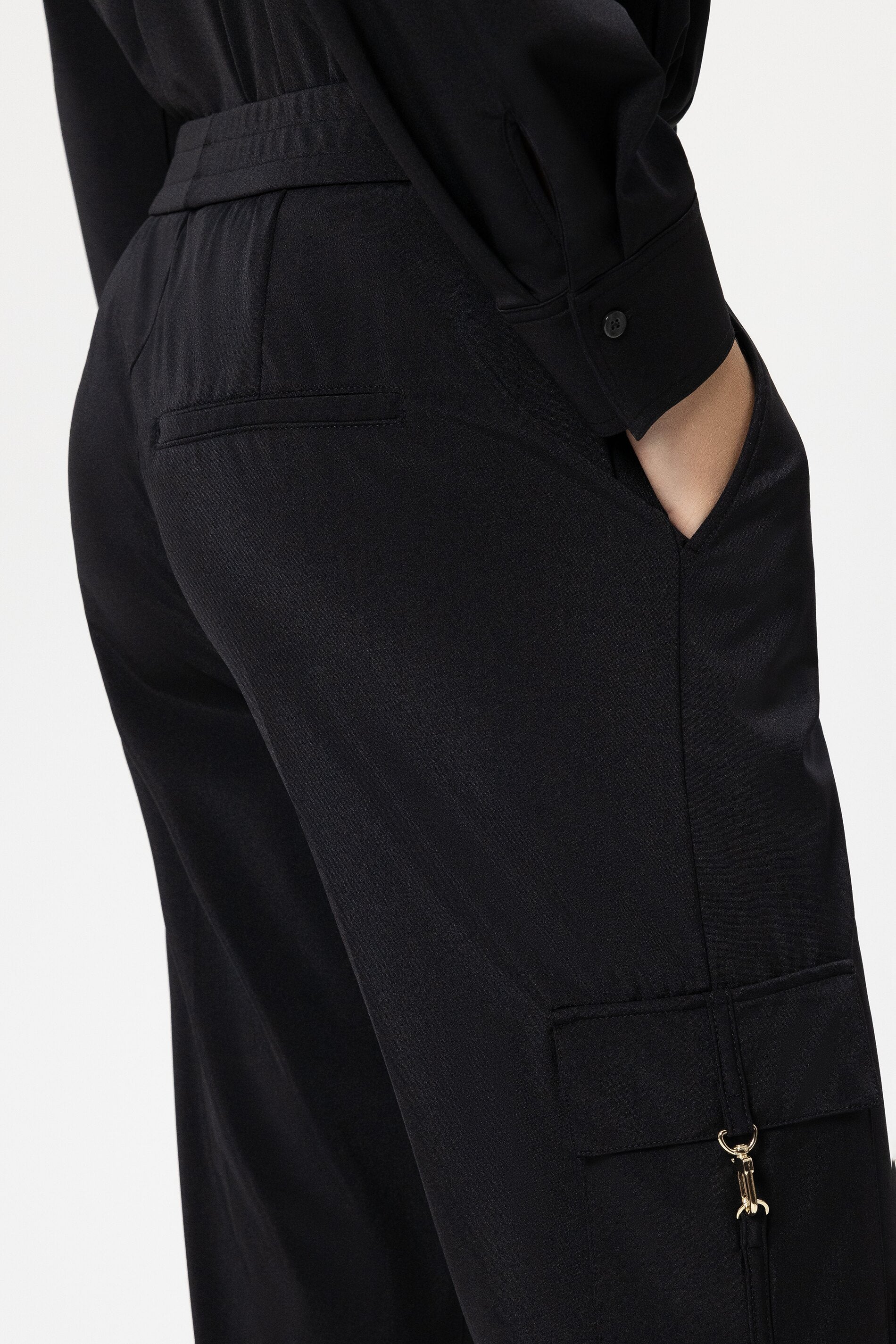 Softshell-Tapered-Pants - pure black - Standard | Model Detail