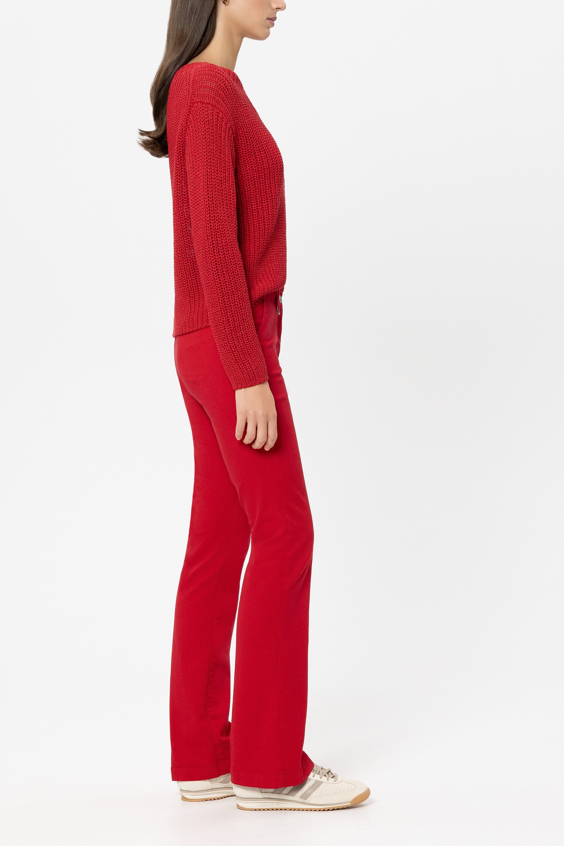 Authentic-Flared-Denim - cherry red - Standard | Model Seite