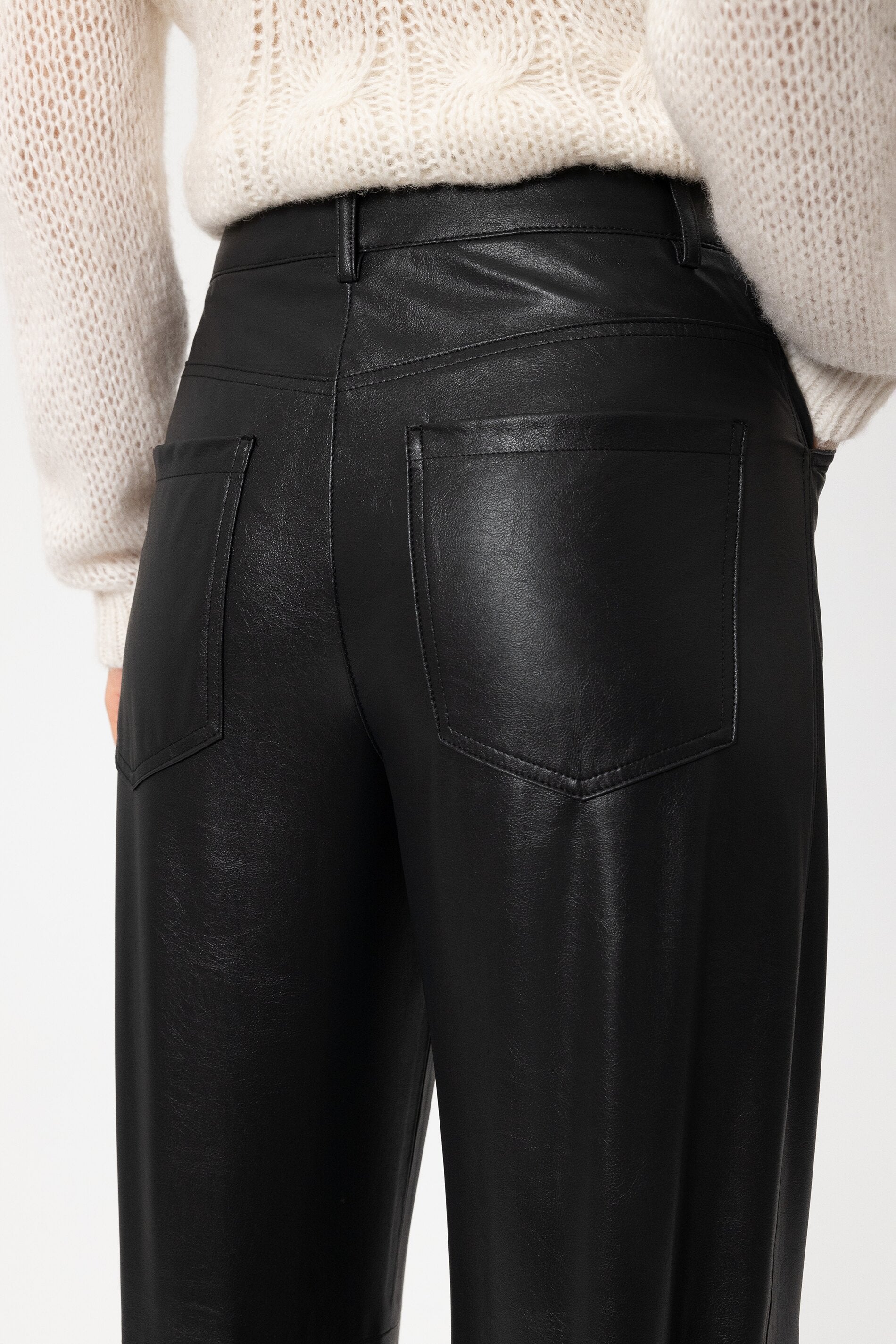 Barrelleg-Pants in Leder-Optik - pure black - Standard | Model Detail