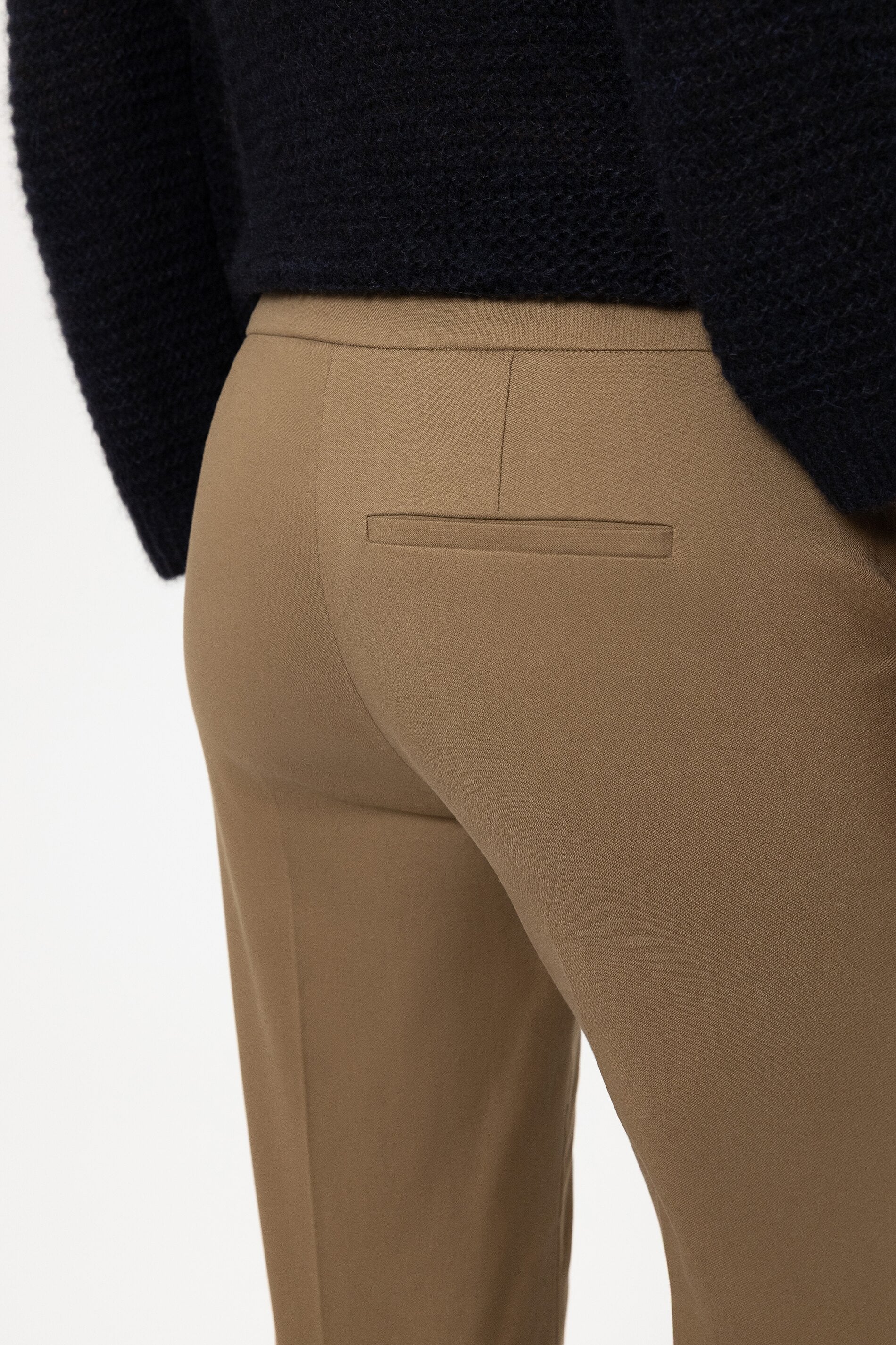 Gabardine-Flared-Pants - tobacco - Standard | Model Detail
