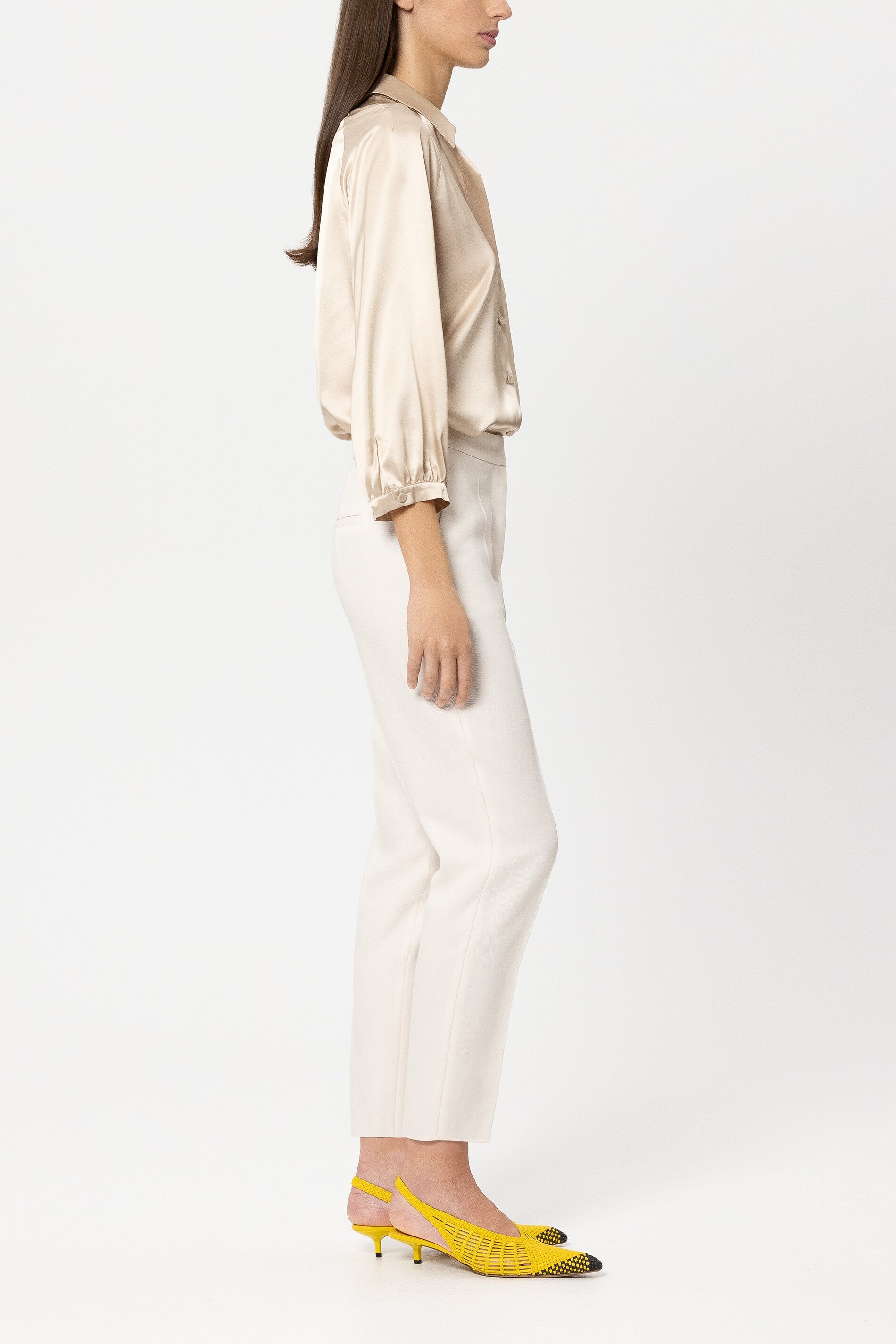 Twill-Tapered-Pants - cream - Standard | Model Seite