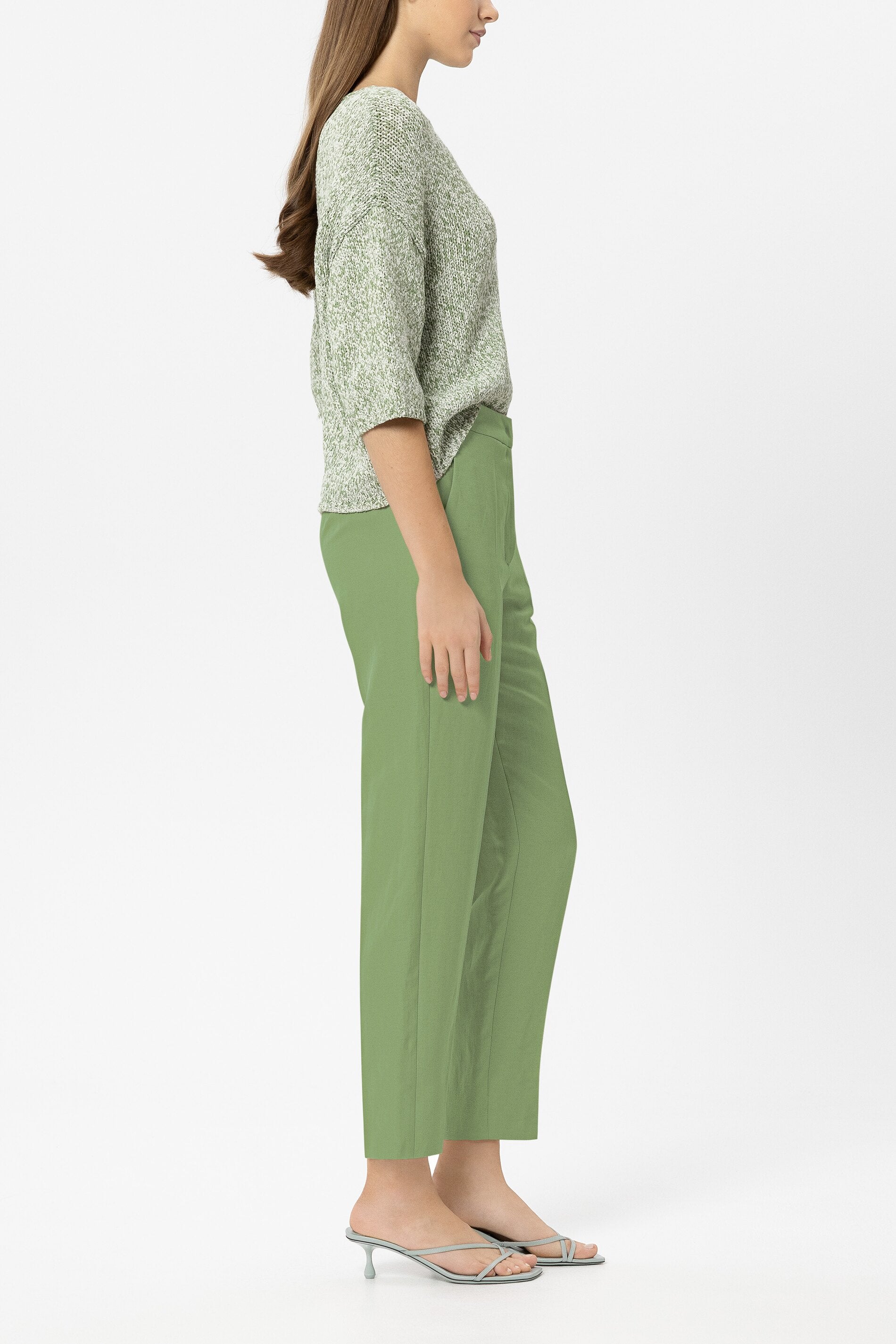 Tapered-Pants aus Leinen-Mix - moss green - Standard | Model Seite