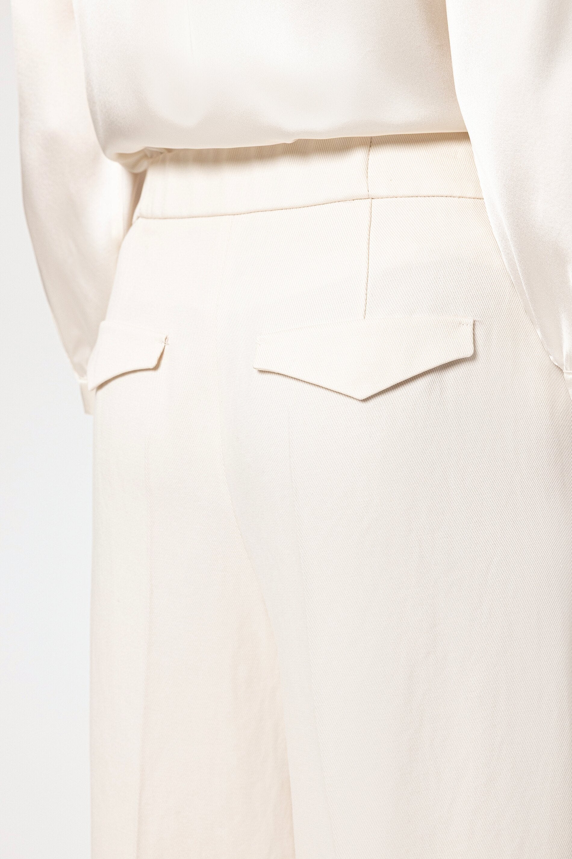 Twill-Wideleg-Pants - cream - Standard | Model Detail