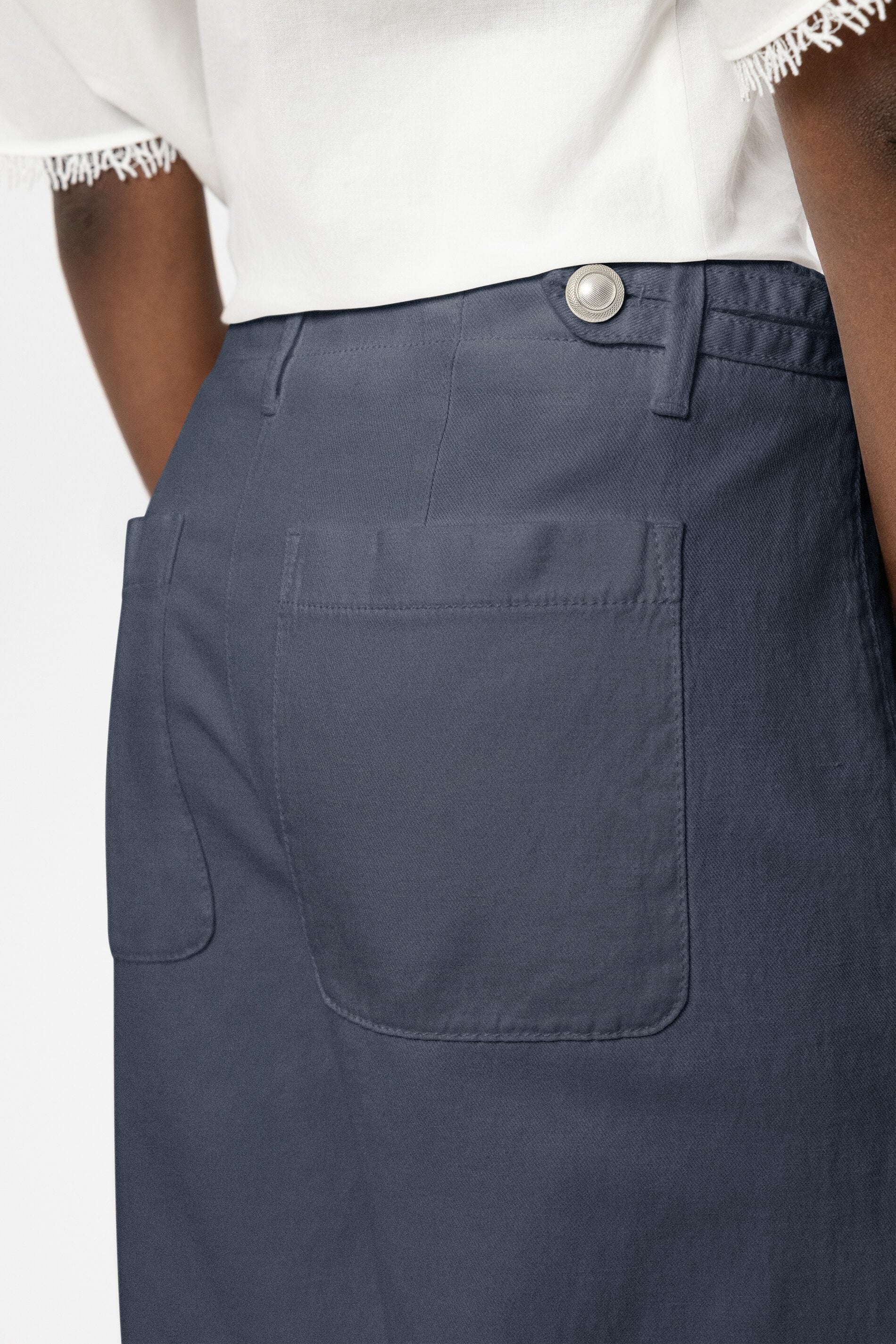 Bermuda aus Leinen-Mix - tinted blue - Standard | Model Detail
