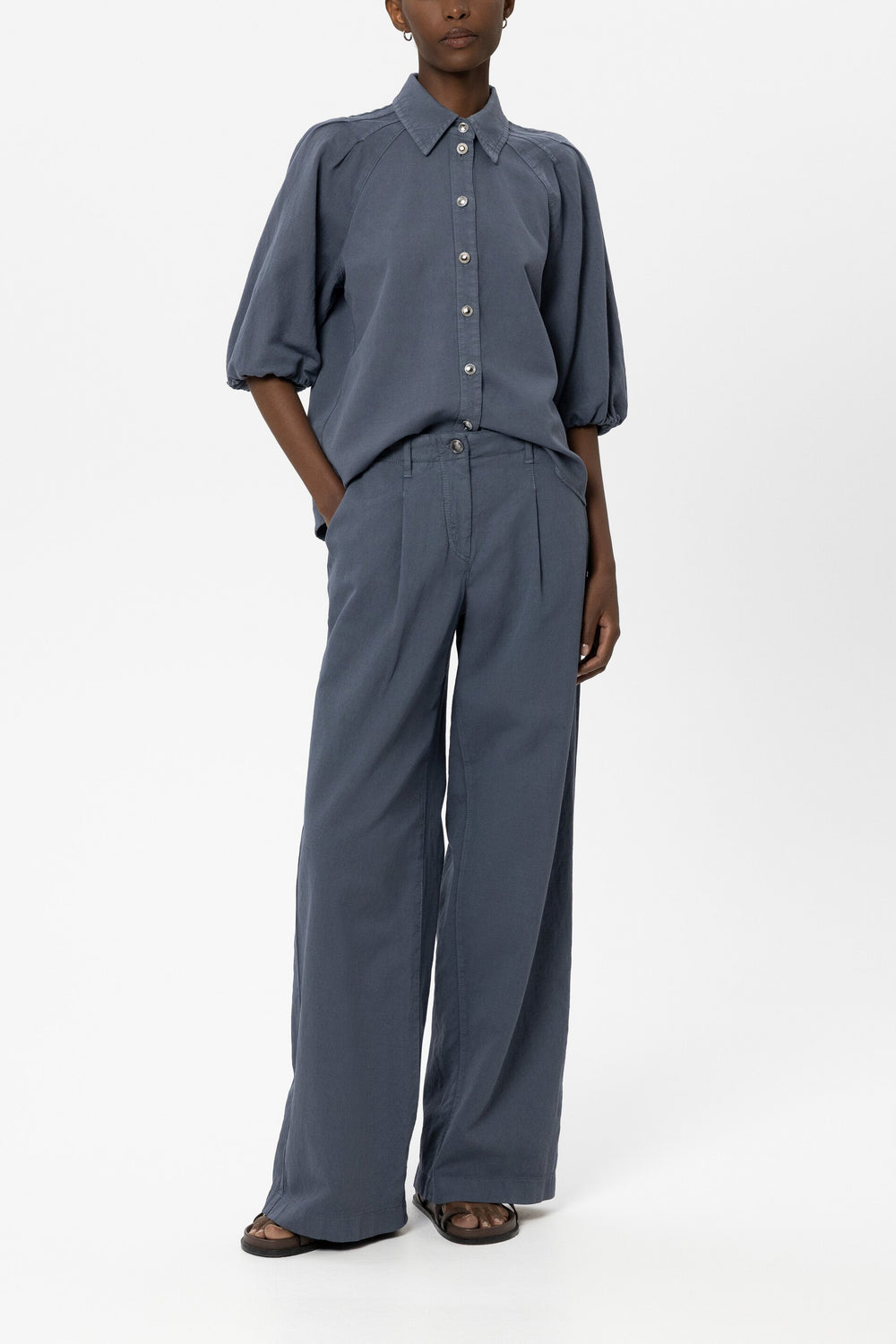 Wide-leg chino in linen blend - tinted blue - Standard