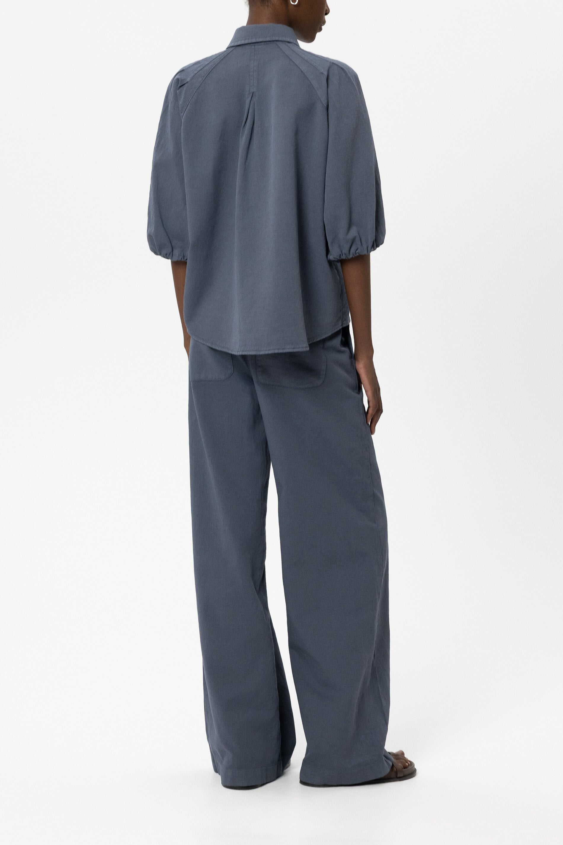 Wideleg-Chino aus Leinen-Mix - tinted blue - Standard | Model Rück