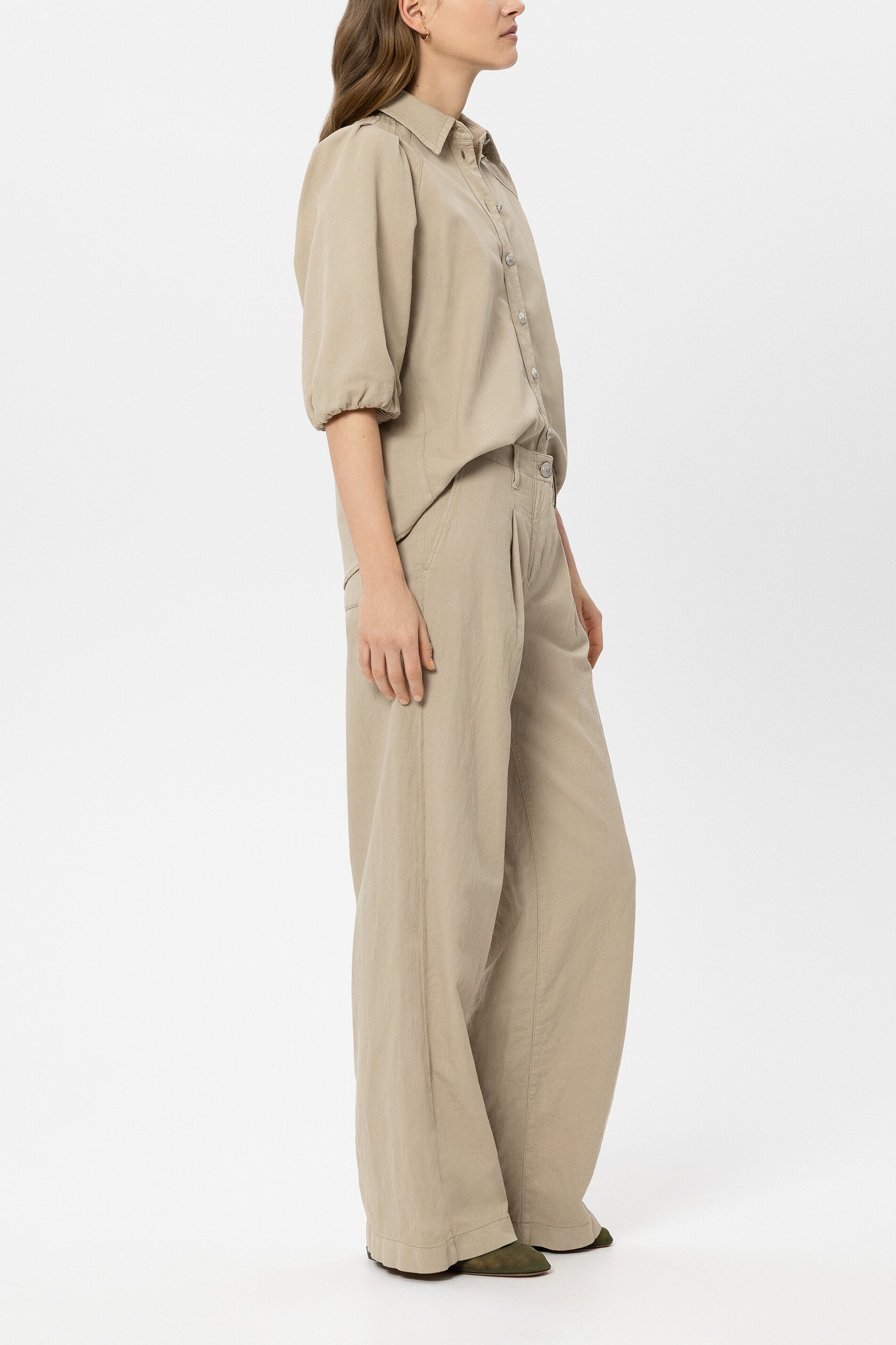Wideleg-Chino aus Leinen-Mix - sand - Standard | Model Seite