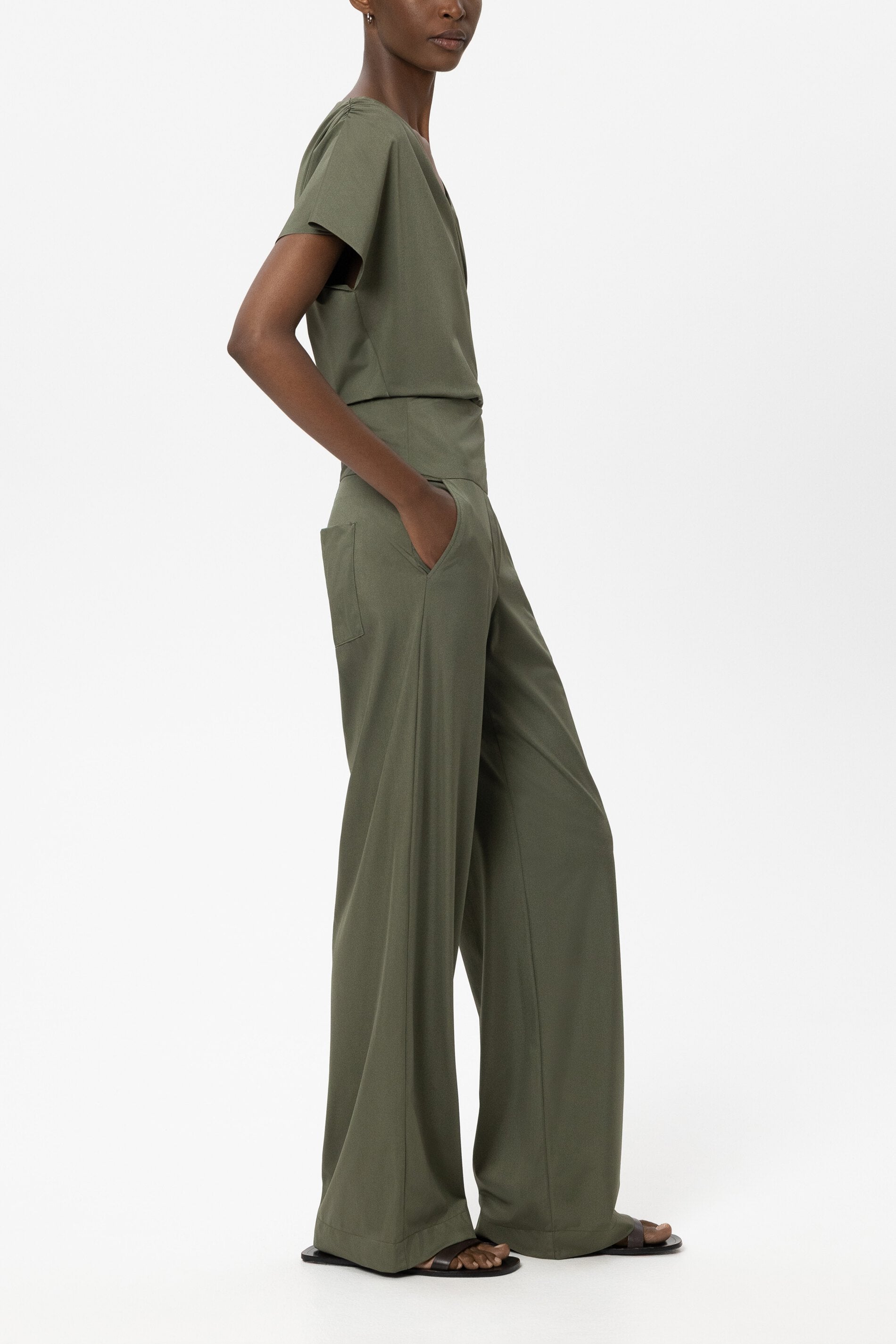 Softshell-Wideleg-Pants - khaki - Standard | Model Seite
