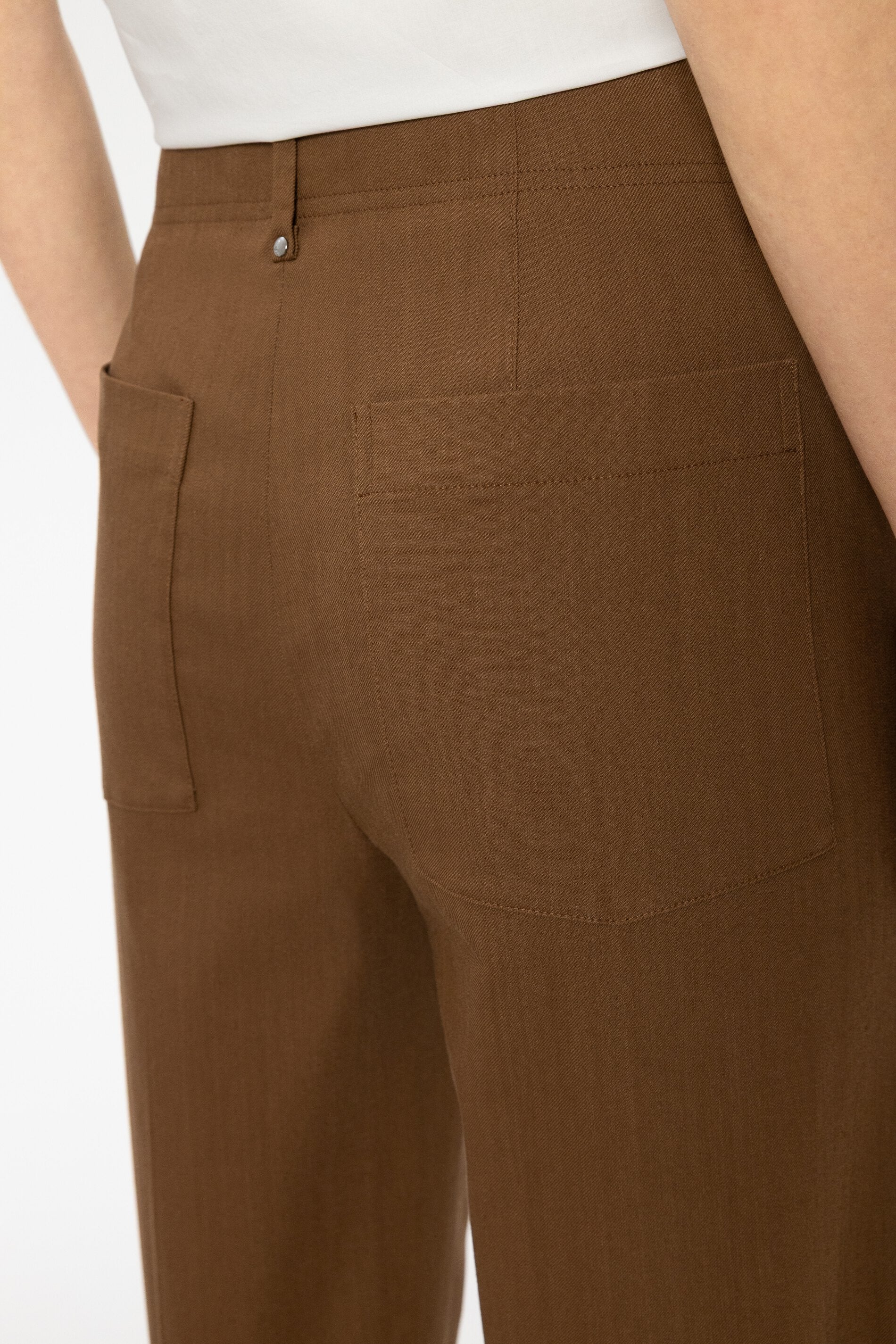 Twill-Wideleg-Pants - dark terracotta - Standard | Model Detail
