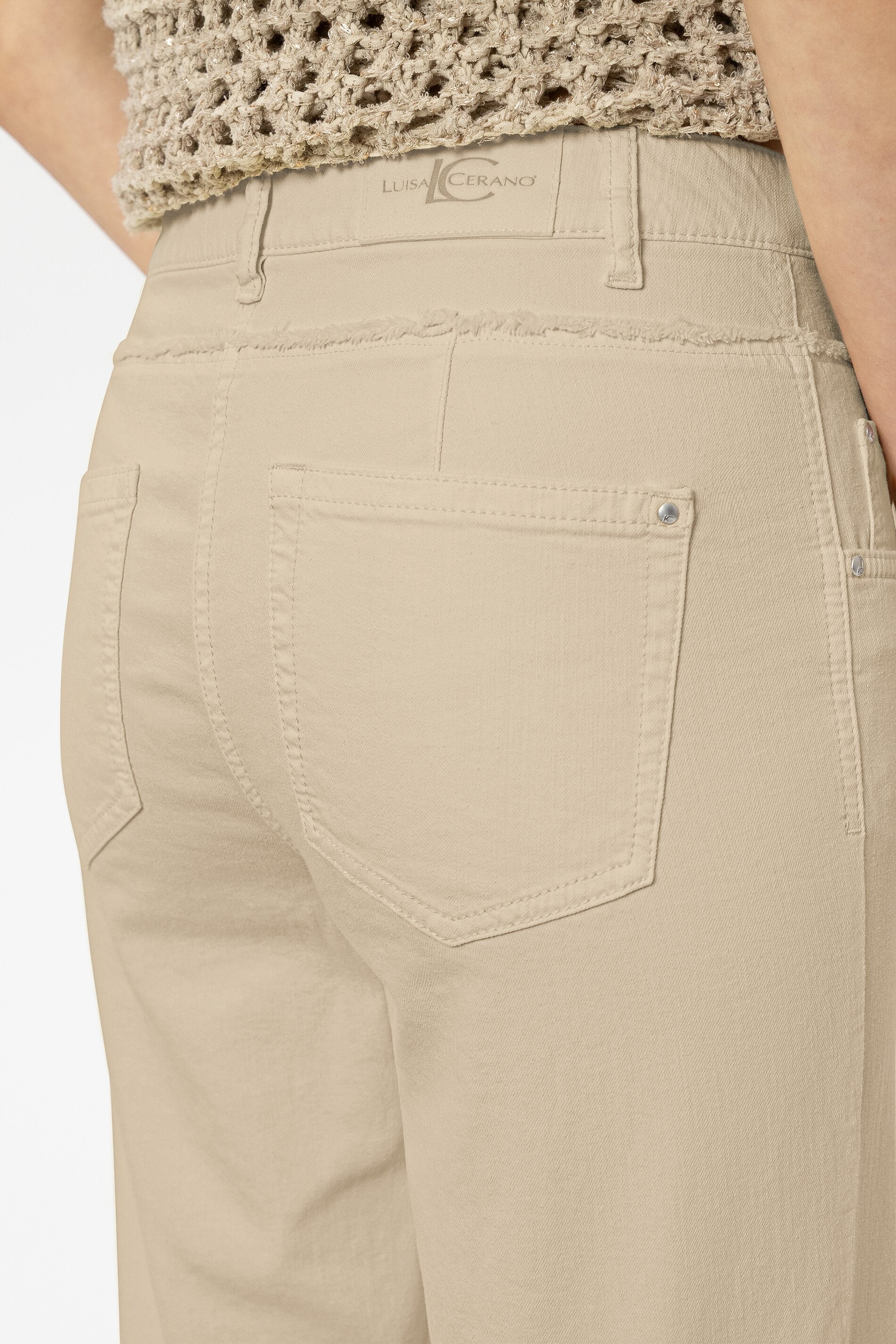 Straight-Denim mit Doppelbund - sand - Standard | Model Detail