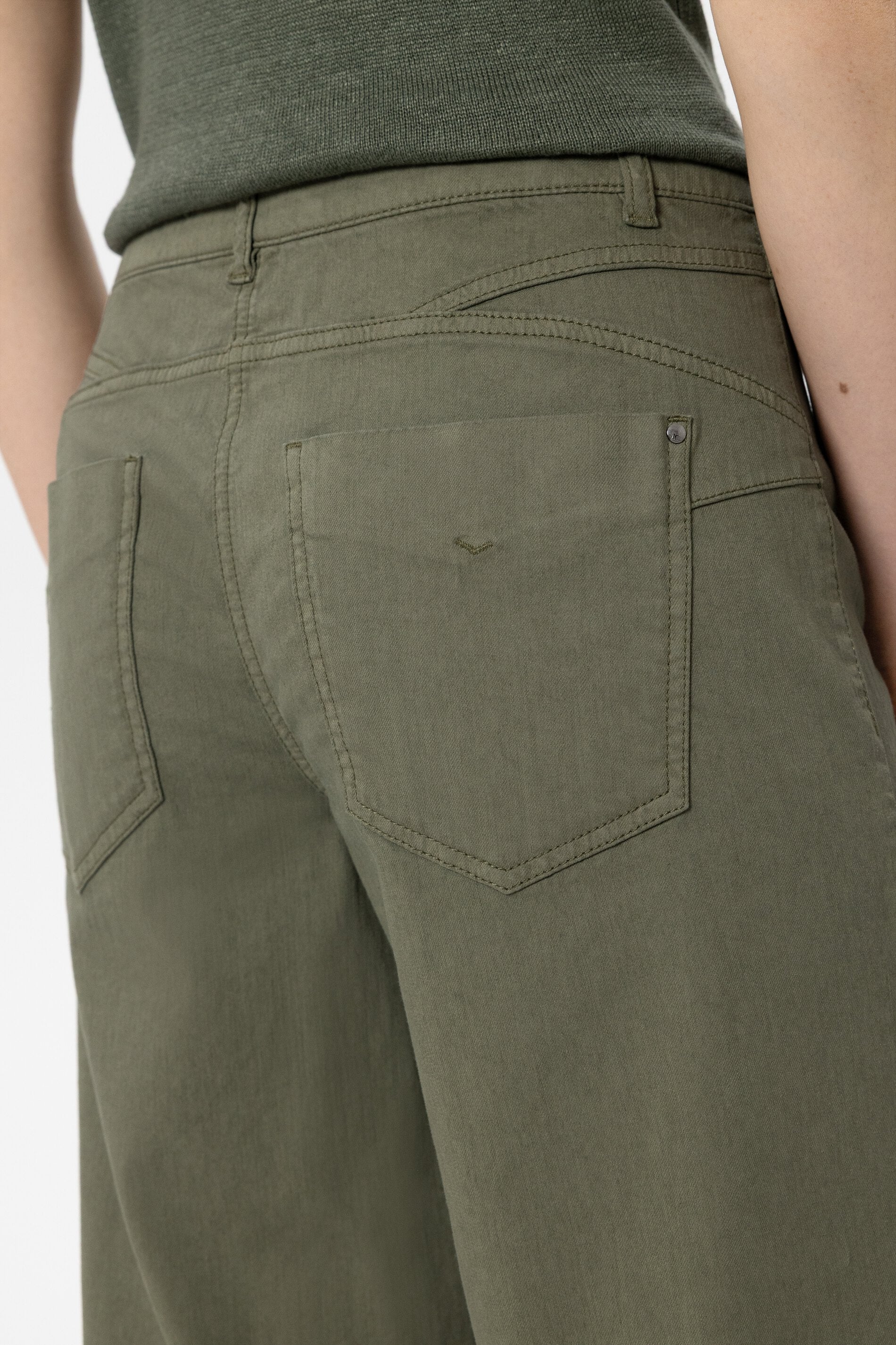 Wideleg-Denim - khaki - Standard | Model Detail