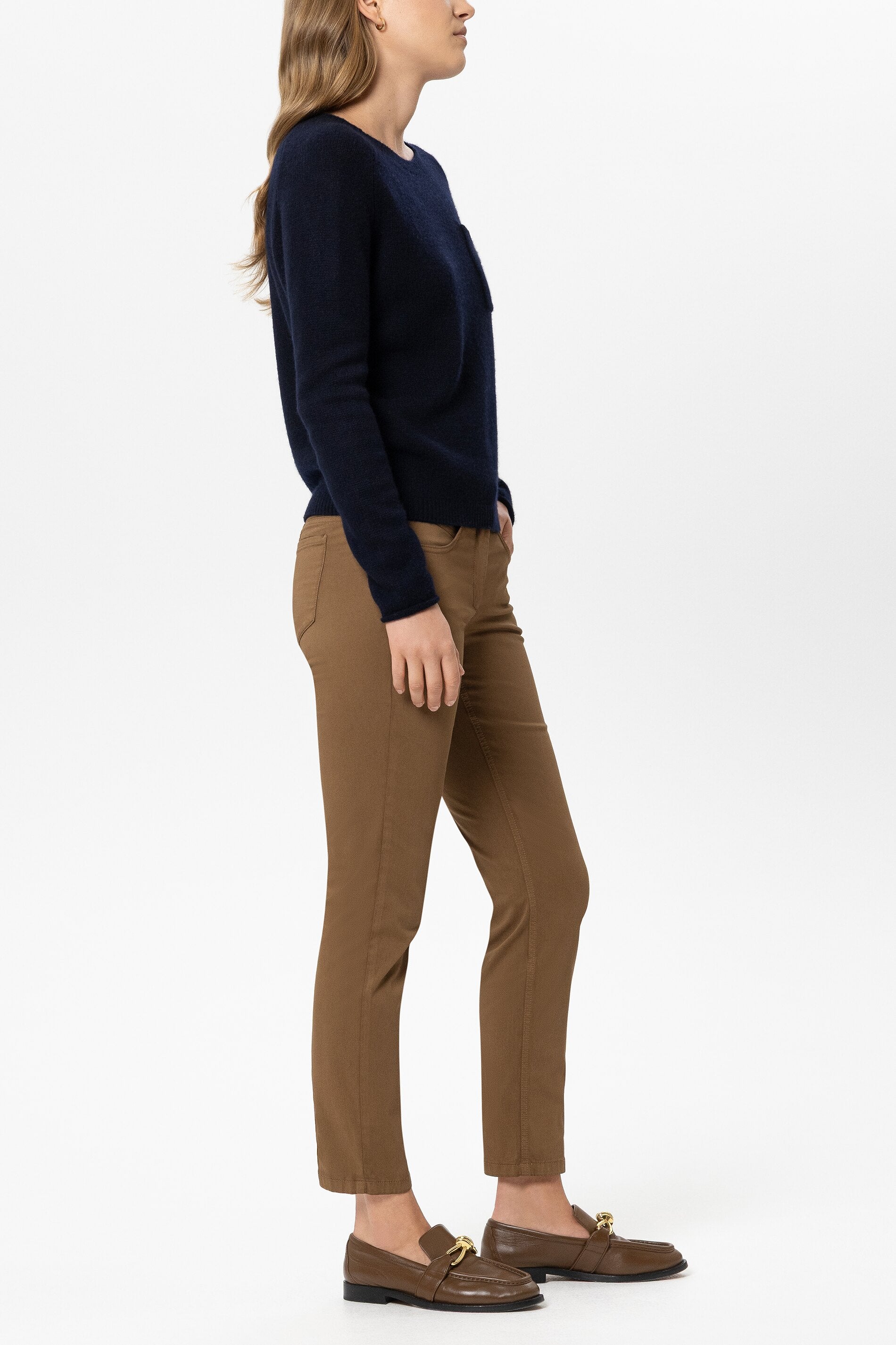 High-Stretch-Colour-Denim - caramel - Standard | Model Seite