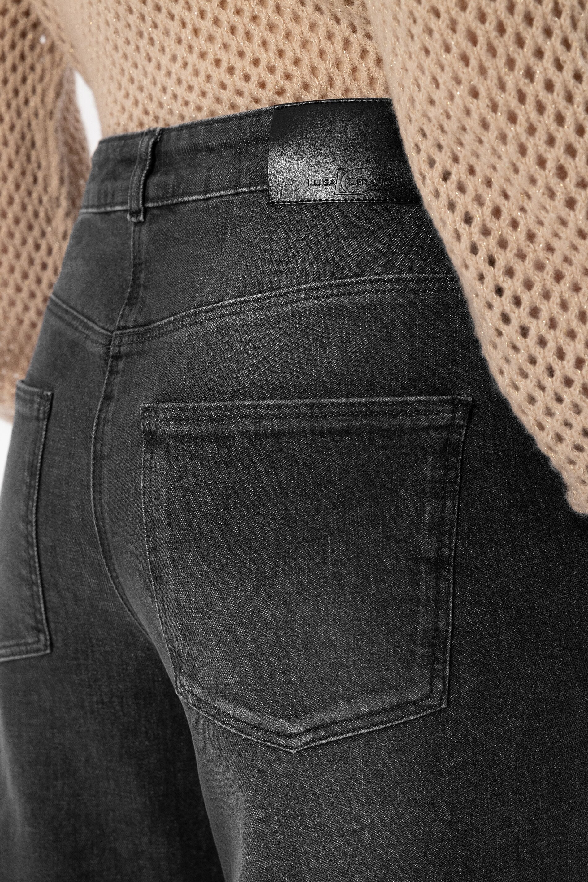 Authentic-Barrelleg-Denim - denim black - Standard | Model Detail