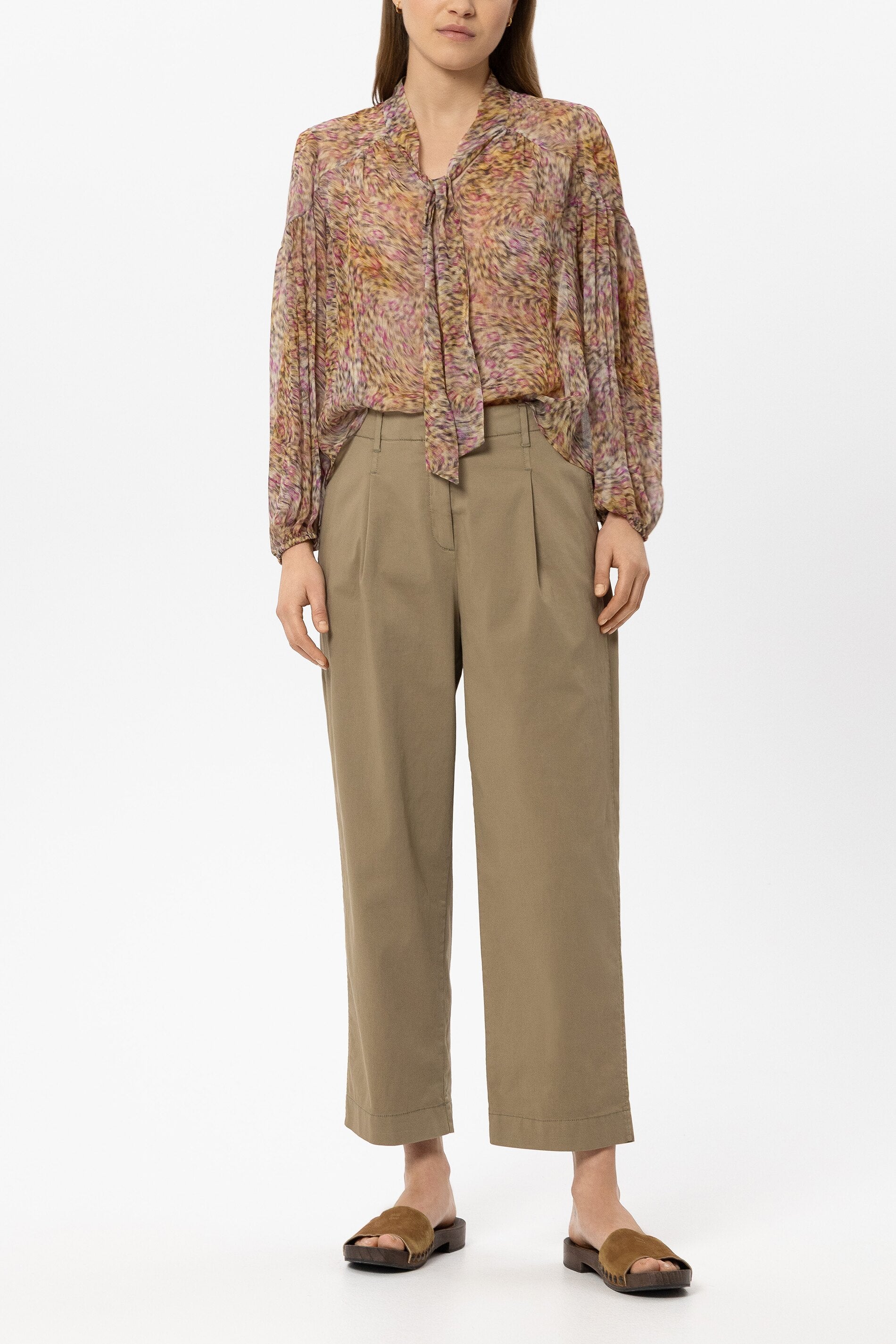High-Stretch-Chino - salbei - Standard | Model Front