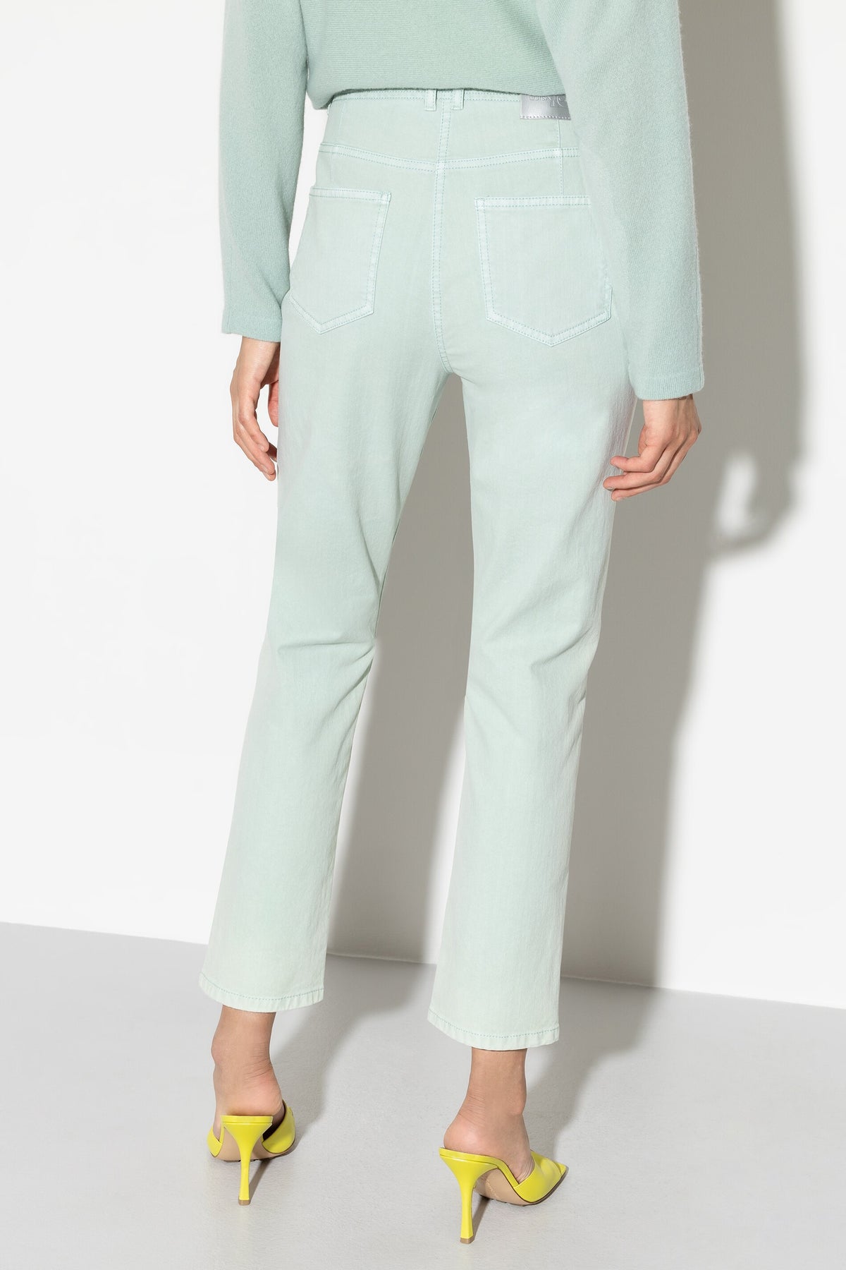 Authentic-Straightleg-Denim - mint - Standard | Model Rück