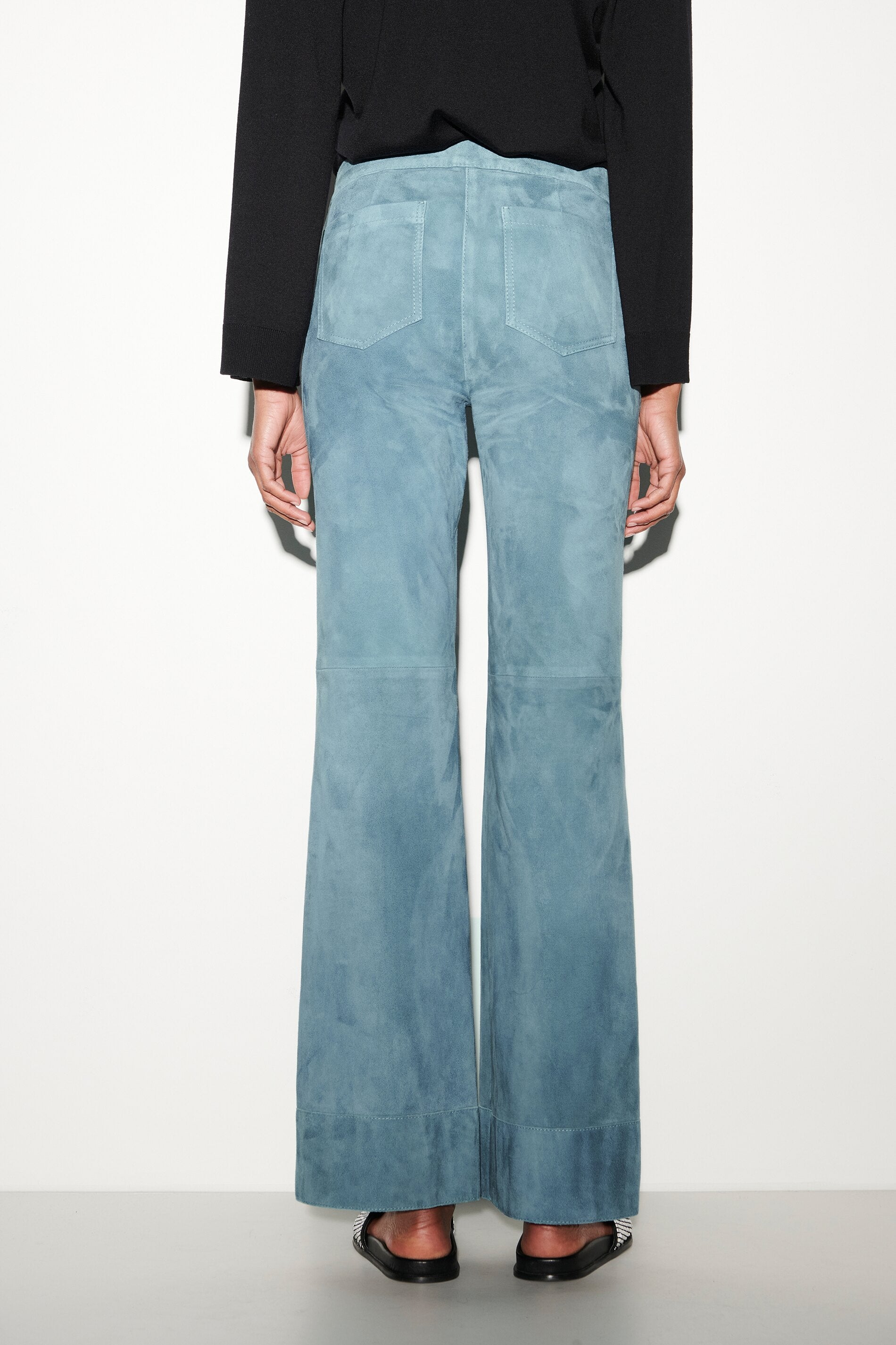 Wideleg-Pants aus Veloursleder - smoky aqua - Standard | Model Rück